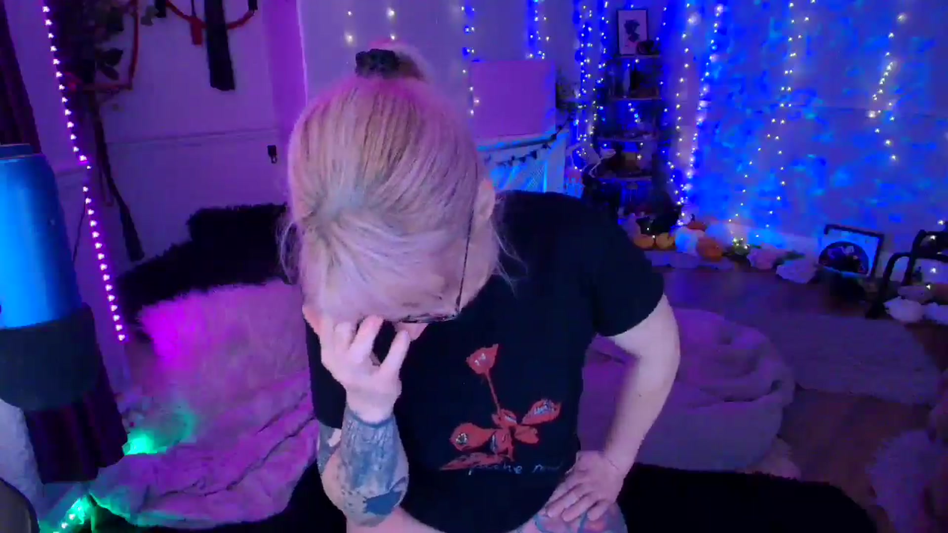 Gallery image thumbnail from LunaWolfie's myfreecams stream on, 04/07/2026, 18:11 image 16 of 20