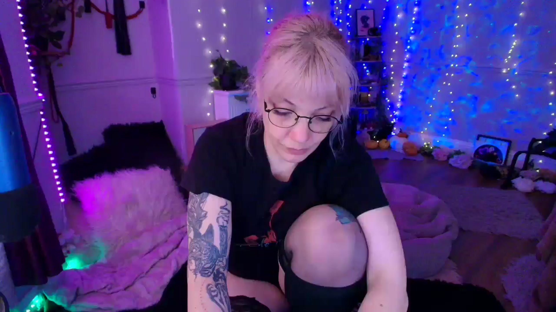 Gallery image thumbnail from LunaWolfie's myfreecams stream on, 04/07/2026, 18:11 image 7 of 20