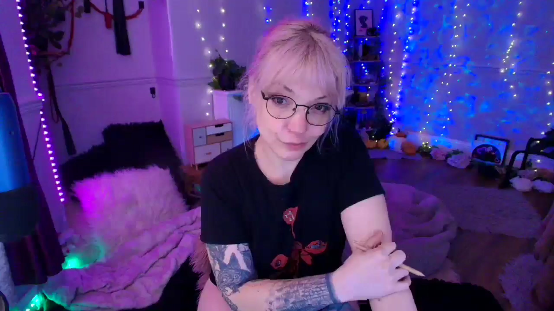 Gallery image thumbnail from LunaWolfie's myfreecams stream on, 04/07/2026, 18:11 image 4 of 20
