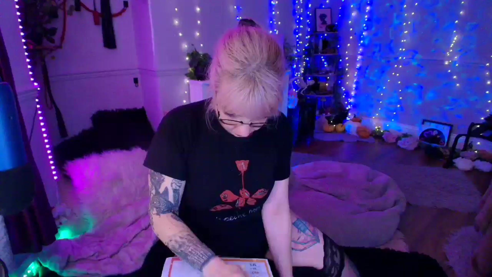 Gallery image thumbnail from LunaWolfie's myfreecams stream on, 04/07/2026, 18:11 image 11 of 20