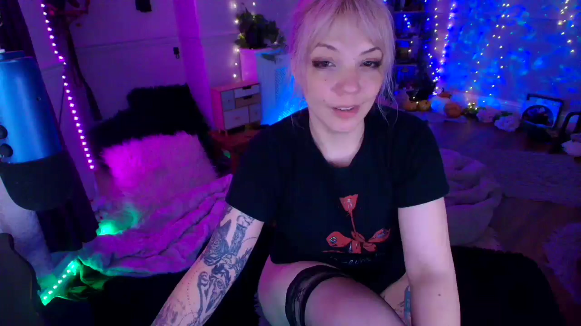 Gallery image thumbnail from LunaWolfie's myfreecams stream on, 04/07/2026, 18:49 image 17 of 20