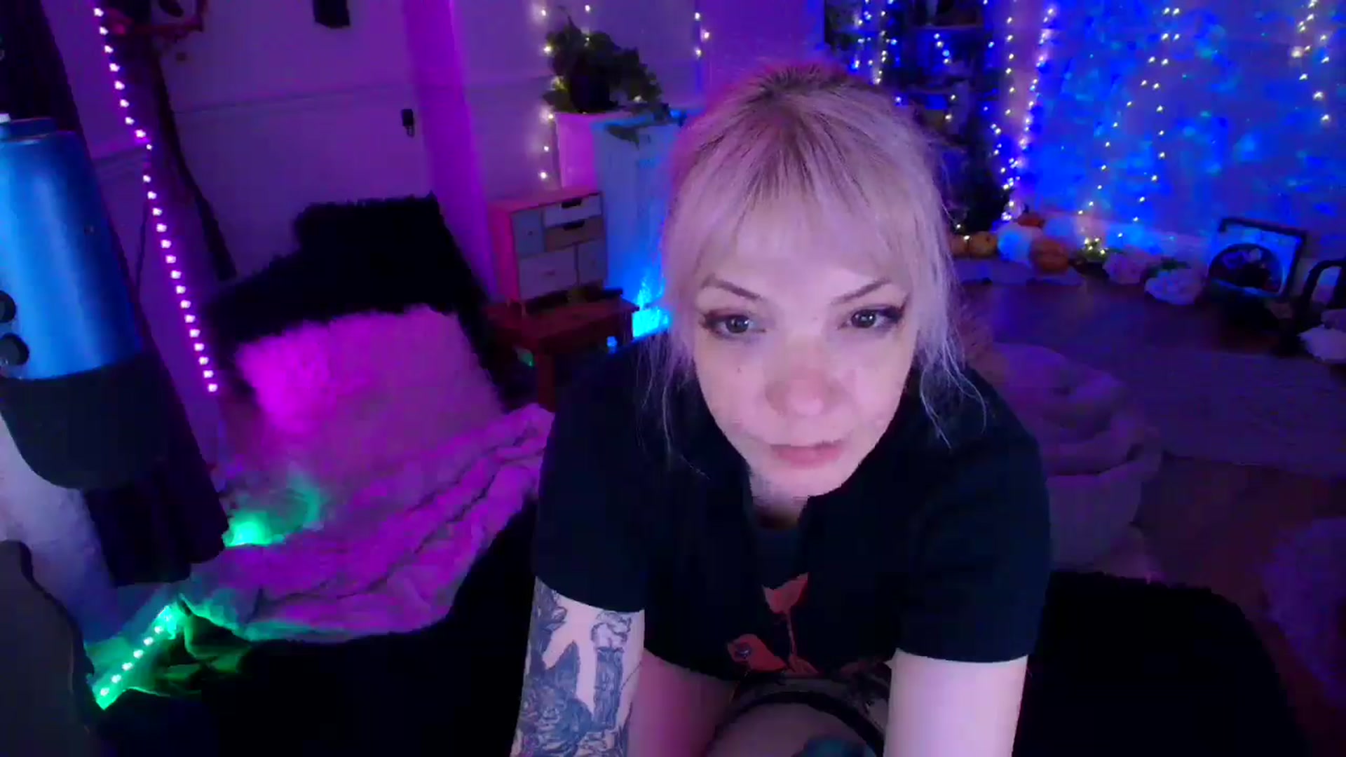 Gallery image thumbnail from LunaWolfie's myfreecams stream on, 04/07/2026, 18:49 image 16 of 20