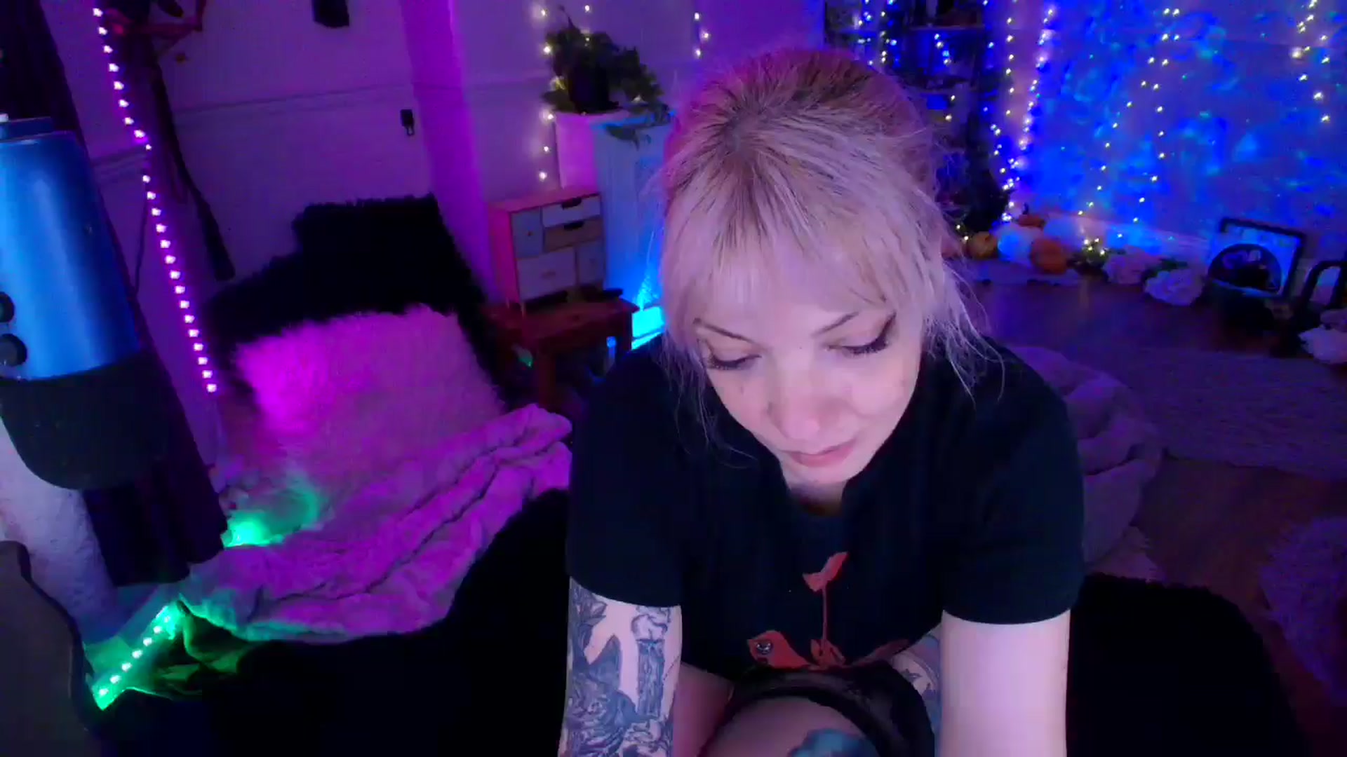 Gallery image thumbnail from LunaWolfie's myfreecams stream on, 04/07/2026, 18:49 image 14 of 20