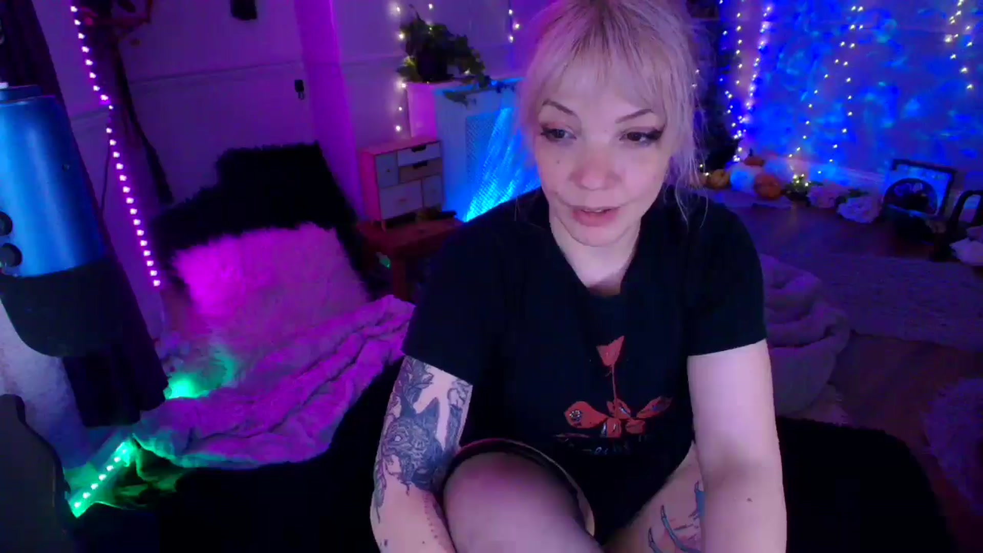 Gallery image thumbnail from LunaWolfie's myfreecams stream on, 04/07/2026, 18:49 image 18 of 20