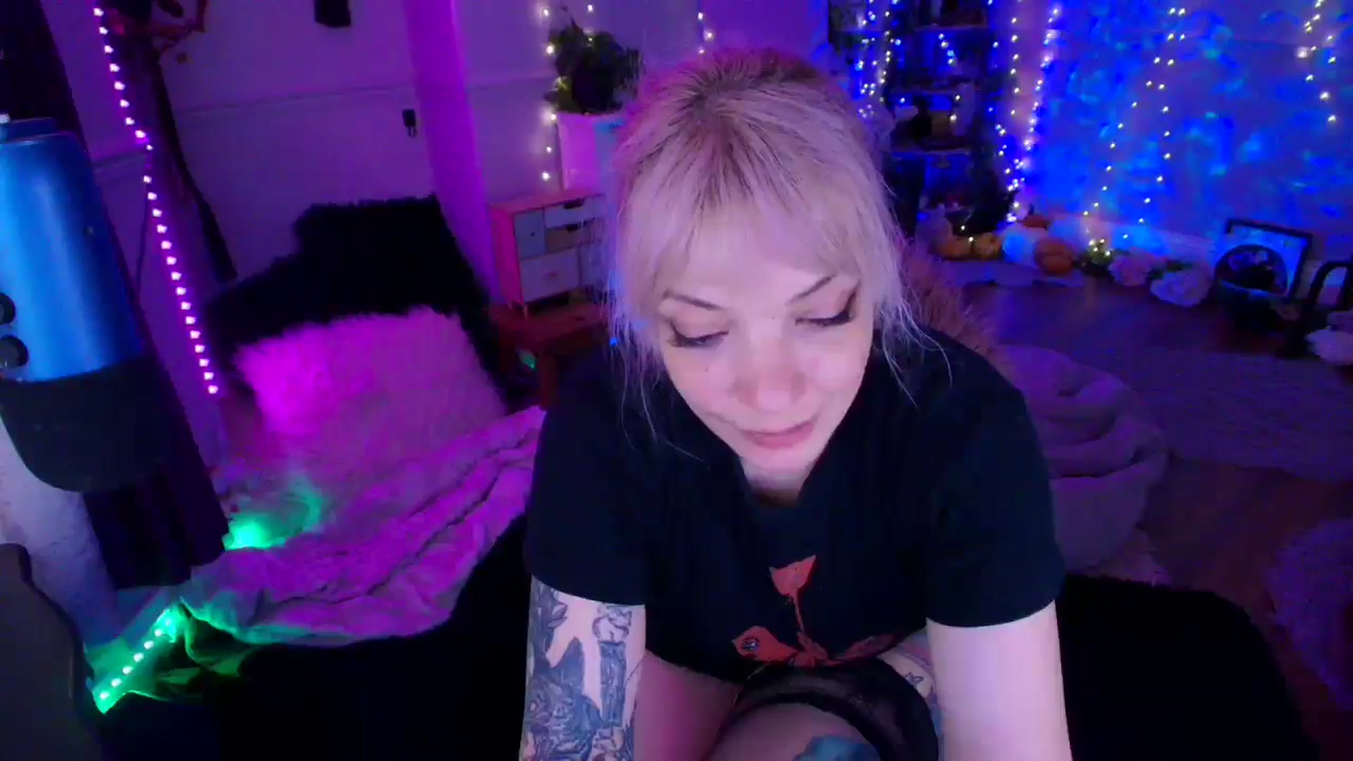 Gallery image thumbnail from LunaWolfie's myfreecams stream on, 04/07/2026, 18:49 image 15 of 20