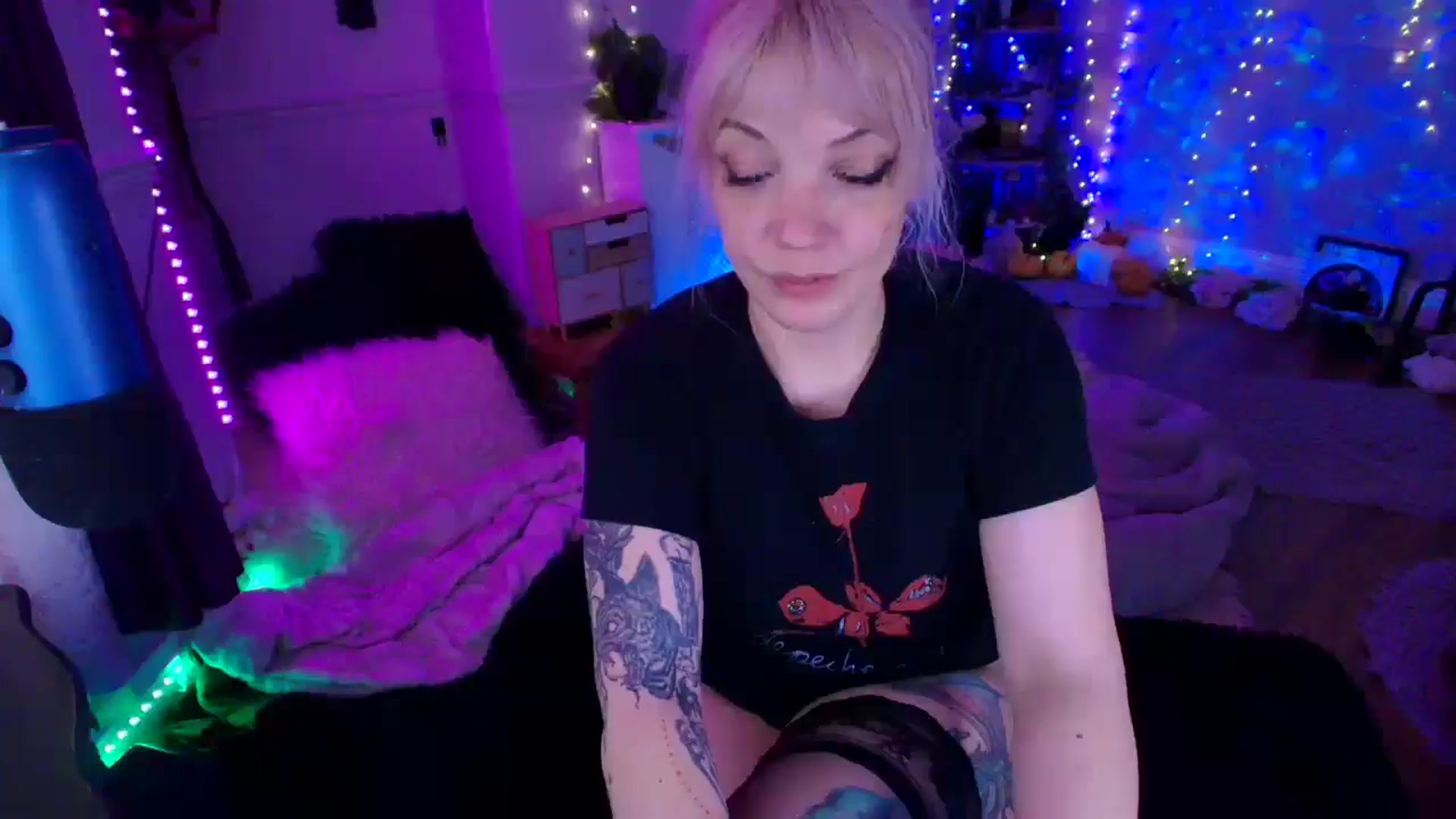 Gallery image thumbnail from LunaWolfie's myfreecams stream on, 04/07/2026, 18:49 image 12 of 20
