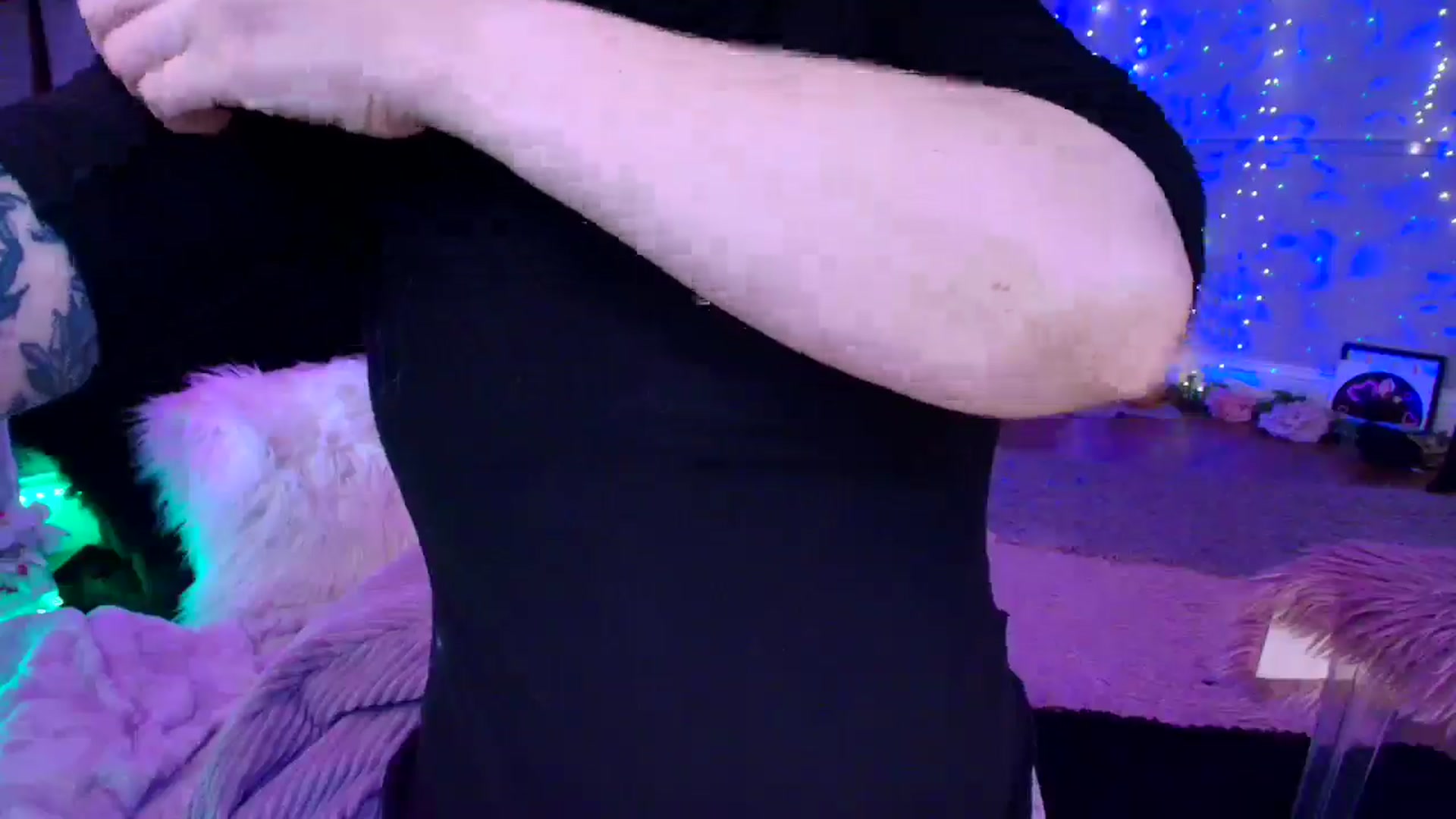 Gallery image thumbnail from LunaWolfie's myfreecams stream on, 04/10/2026, 12:21 image 10 of 20