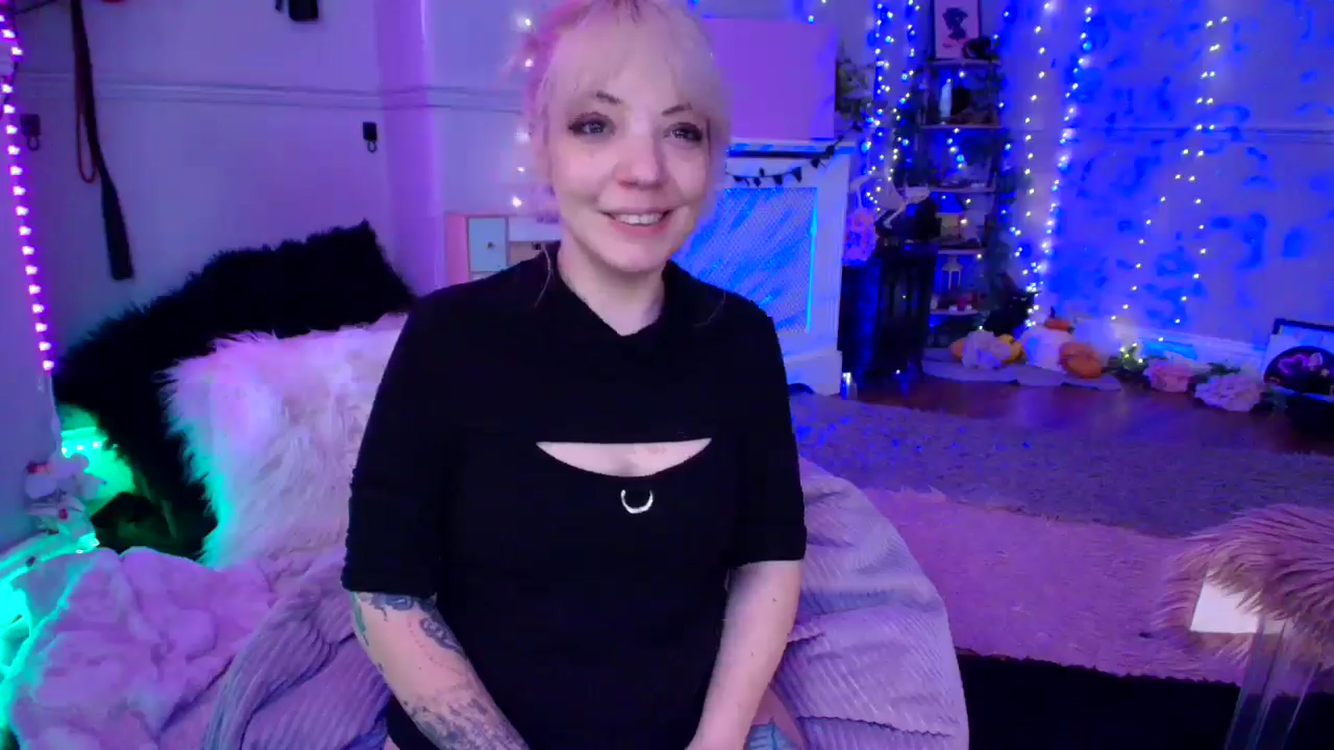 Gallery image thumbnail from LunaWolfie's myfreecams stream on, 04/10/2026, 12:21 image 11 of 20