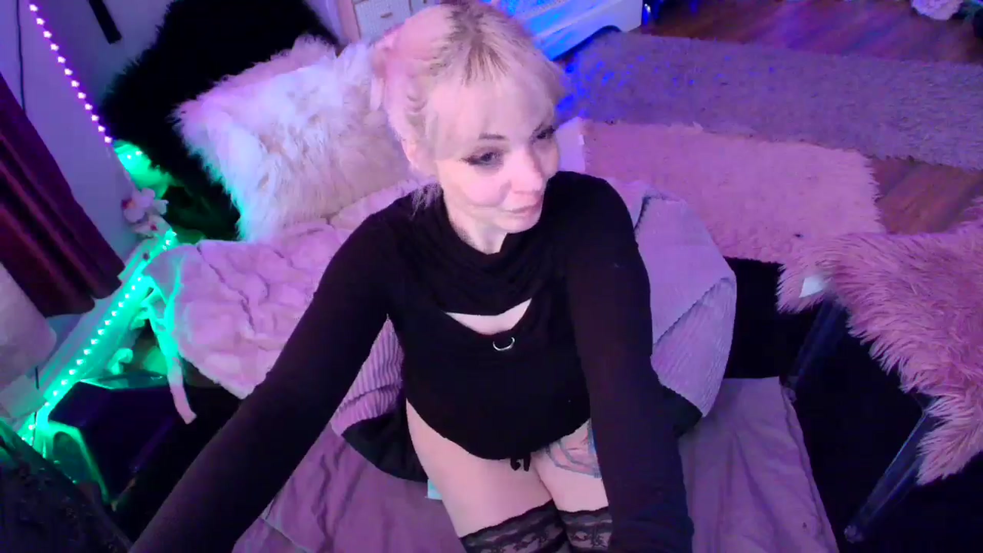 Gallery image thumbnail from LunaWolfie's myfreecams stream on, 04/10/2026, 13:01 image 7 of 20
