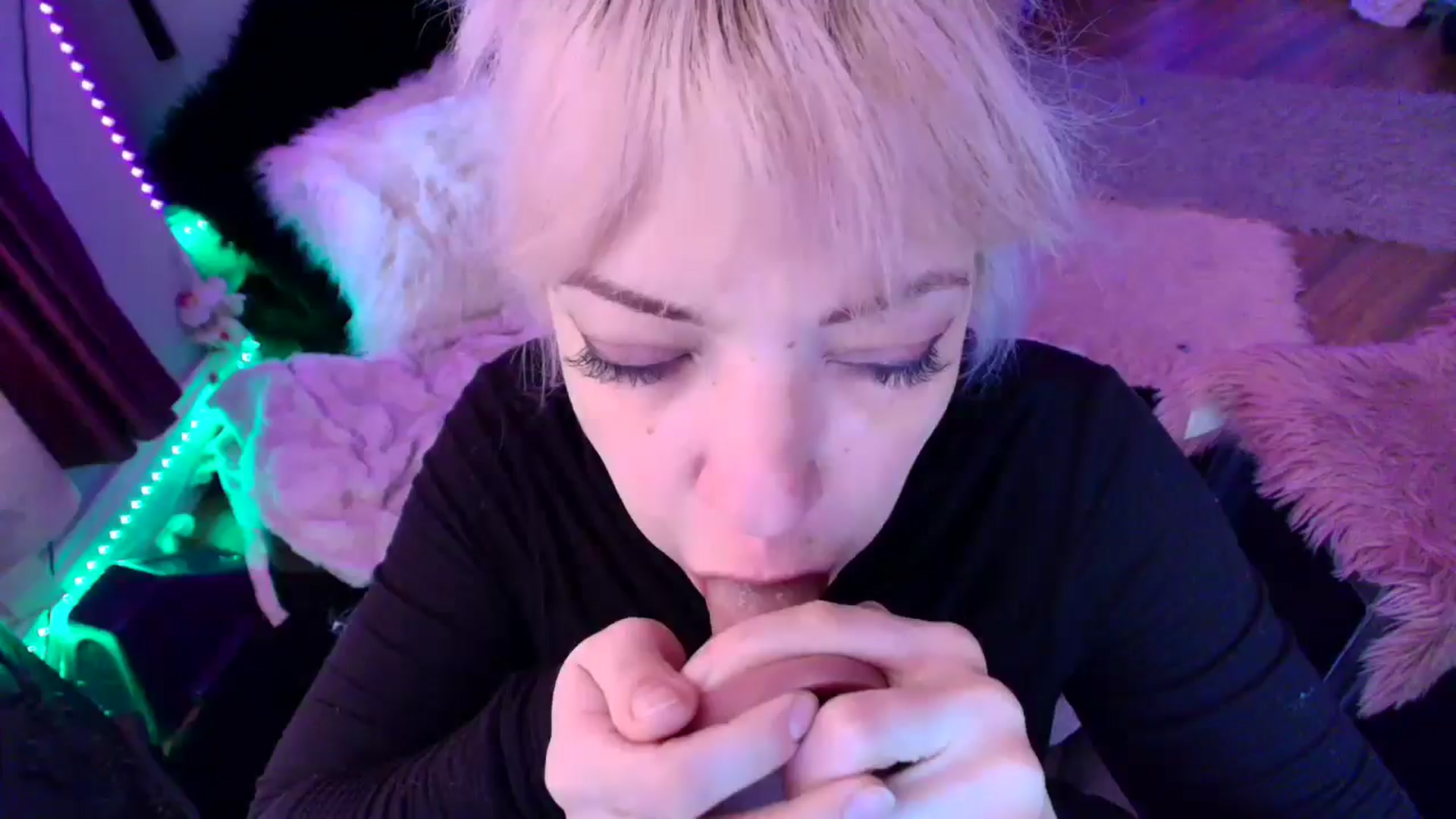 Gallery image thumbnail from LunaWolfie's myfreecams stream on, 04/10/2026, 13:01 image 3 of 20