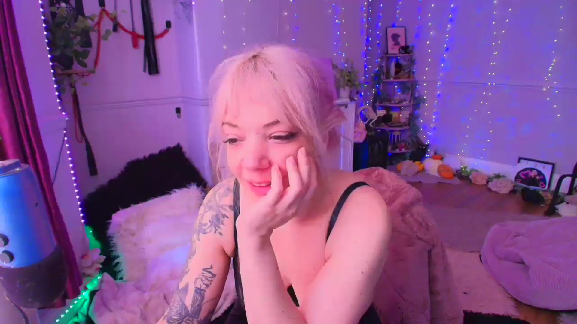 Gallery image thumbnail from LunaWolfie's myfreecams stream on, 04/11/2026, 11:54 image 7 of 20