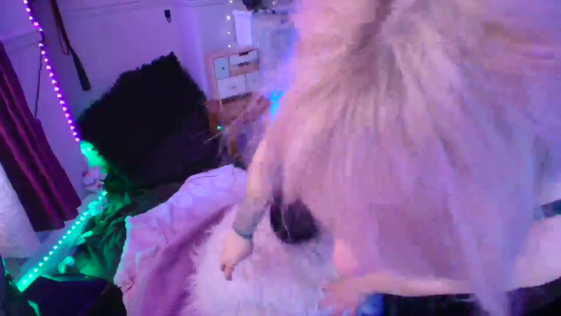 Gallery image thumbnail from LunaWolfie's myfreecams stream on, 04/11/2026, 13:35 image 3 of 20