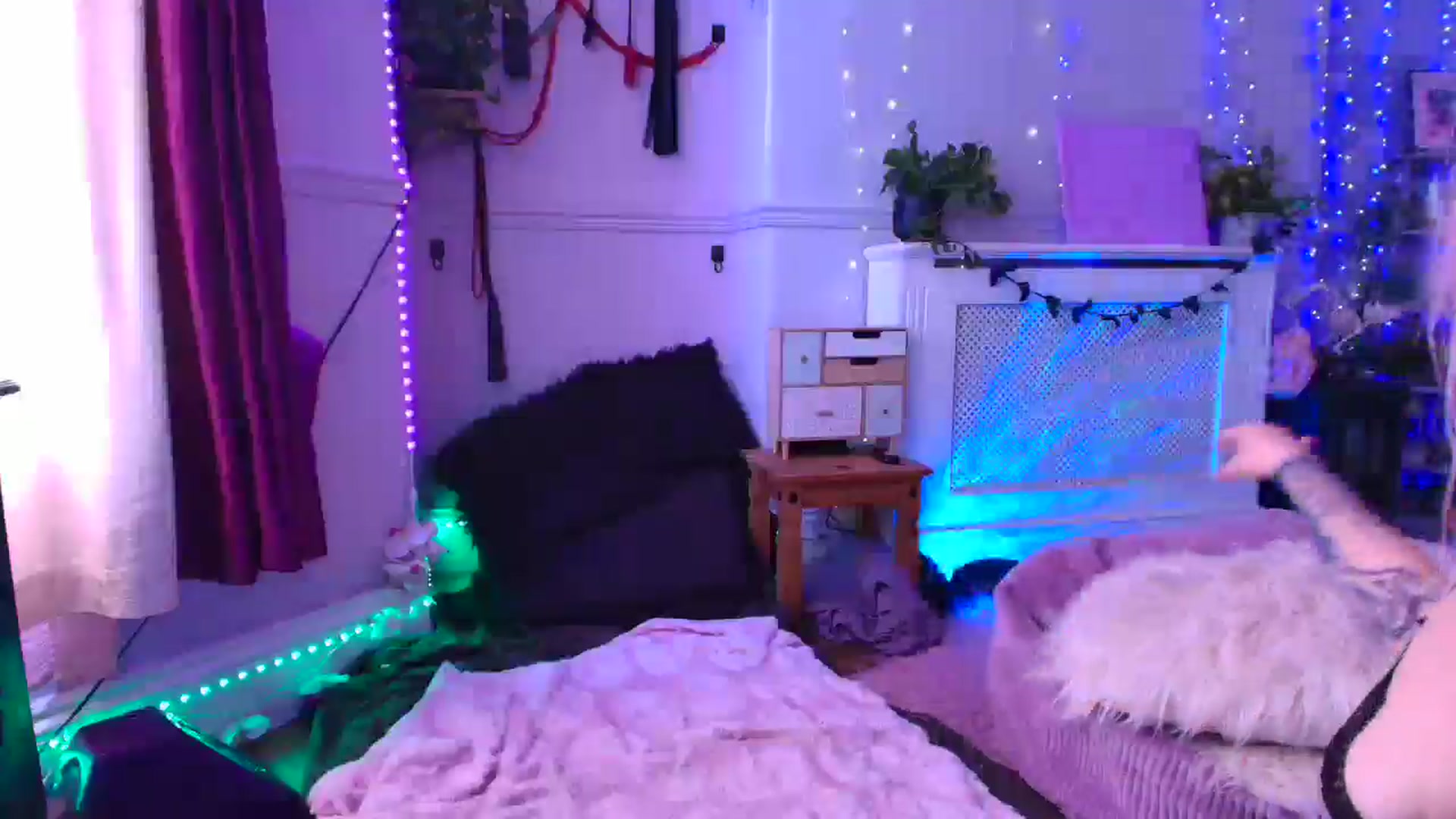 Gallery image thumbnail from LunaWolfie's myfreecams stream on, 04/11/2026, 13:35 image 12 of 20