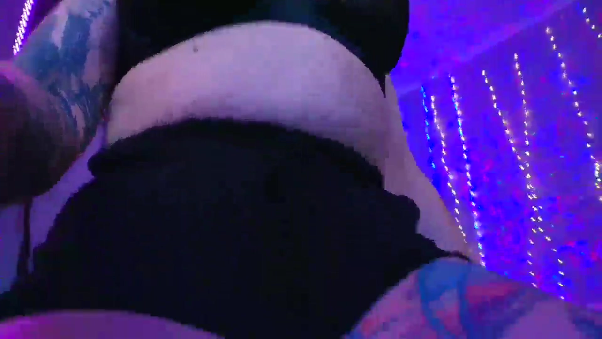 Gallery image thumbnail from LunaWolfie's myfreecams stream on, 04/11/2026, 17:10 image 19 of 20