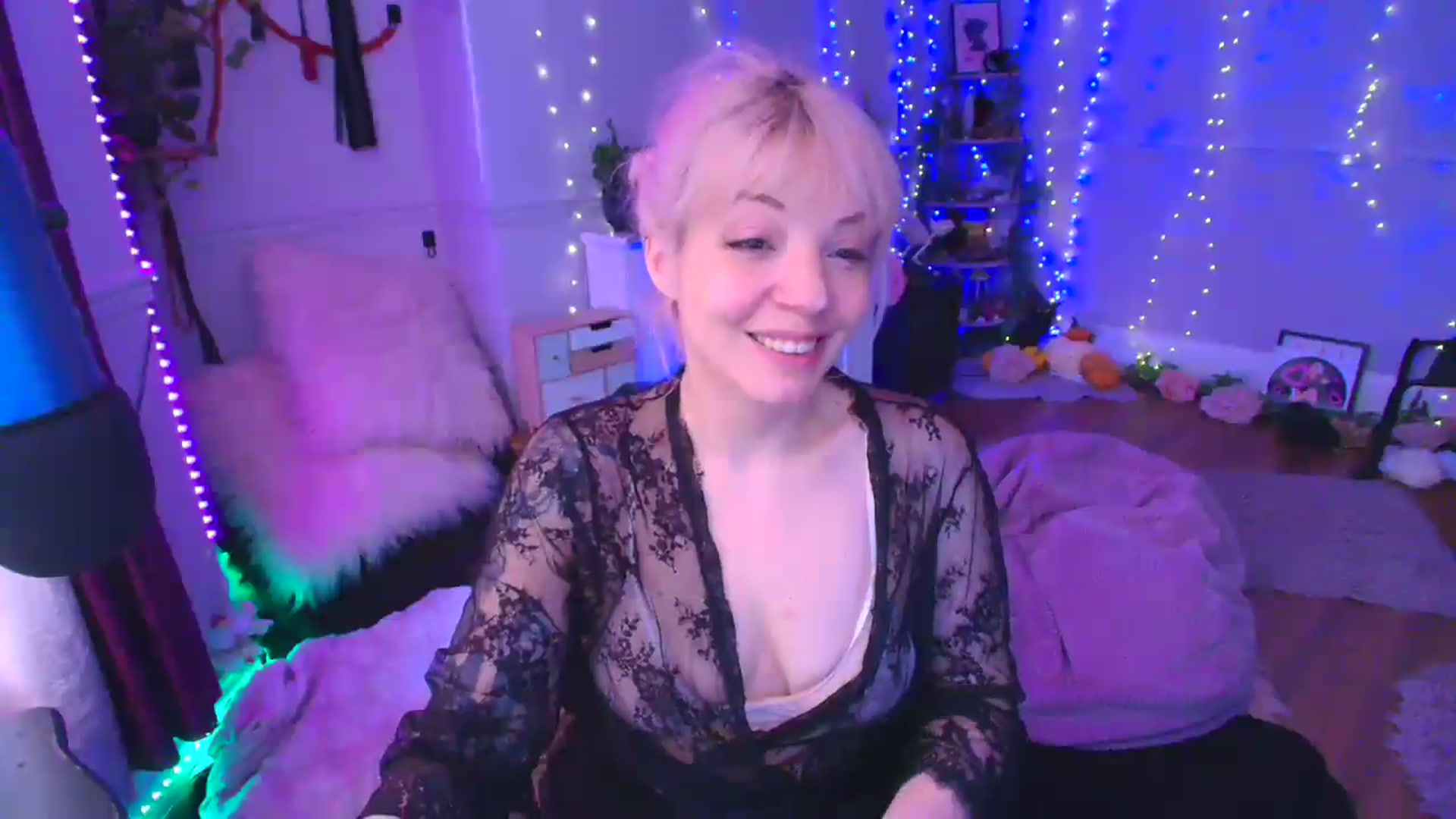 Gallery image thumbnail from LunaWolfie's myfreecams stream on, 04/14/2026, 13:10 image 16 of 20