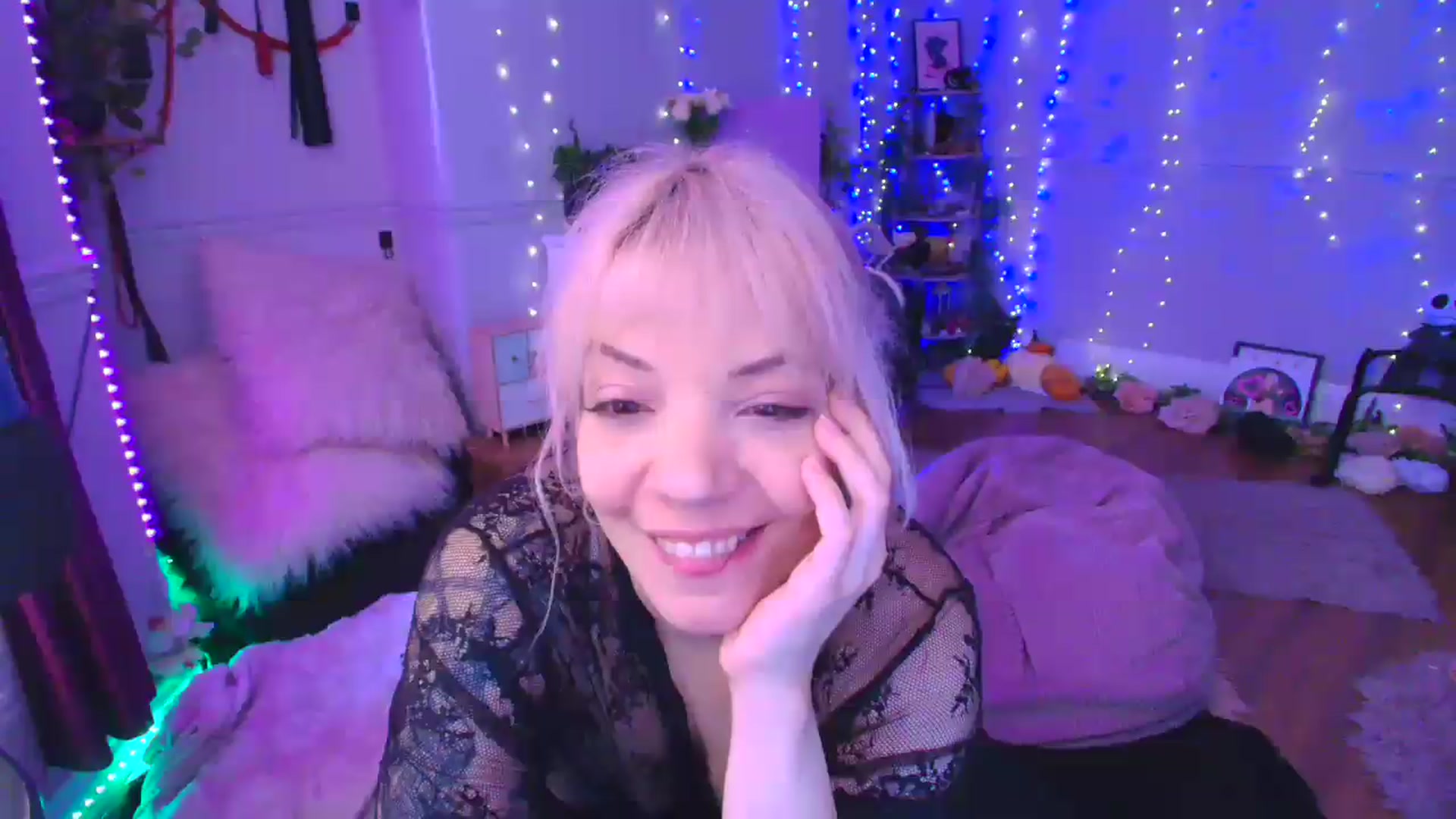 Gallery image thumbnail from LunaWolfie's myfreecams stream on, 04/14/2026, 13:10 image 3 of 20