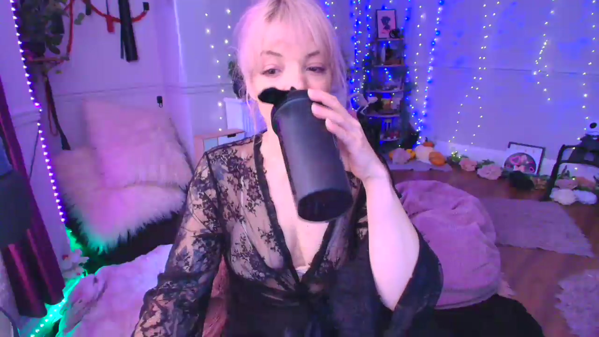 Gallery image thumbnail from LunaWolfie's myfreecams stream on, 04/14/2026, 13:10 image 4 of 20