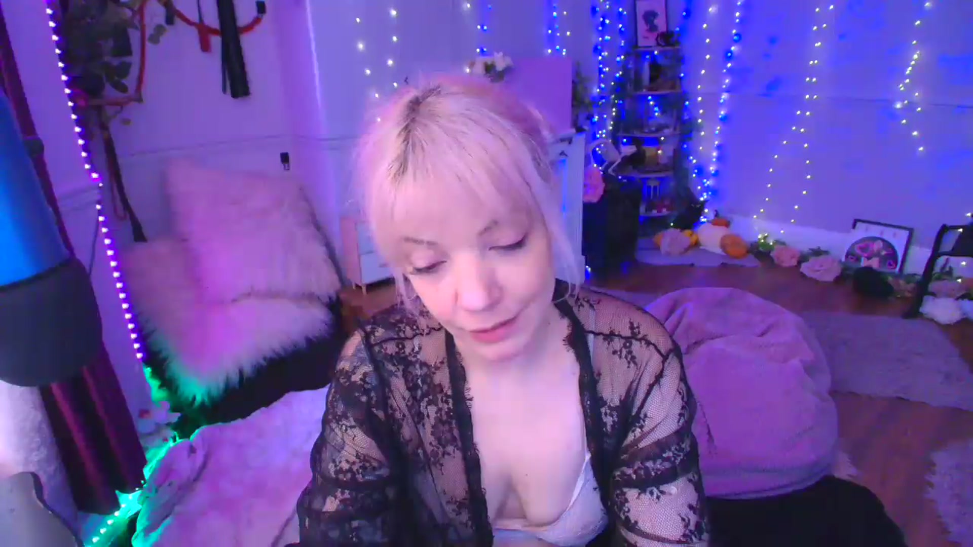 Gallery image thumbnail from LunaWolfie's myfreecams stream on, 04/14/2026, 13:10 image 15 of 20