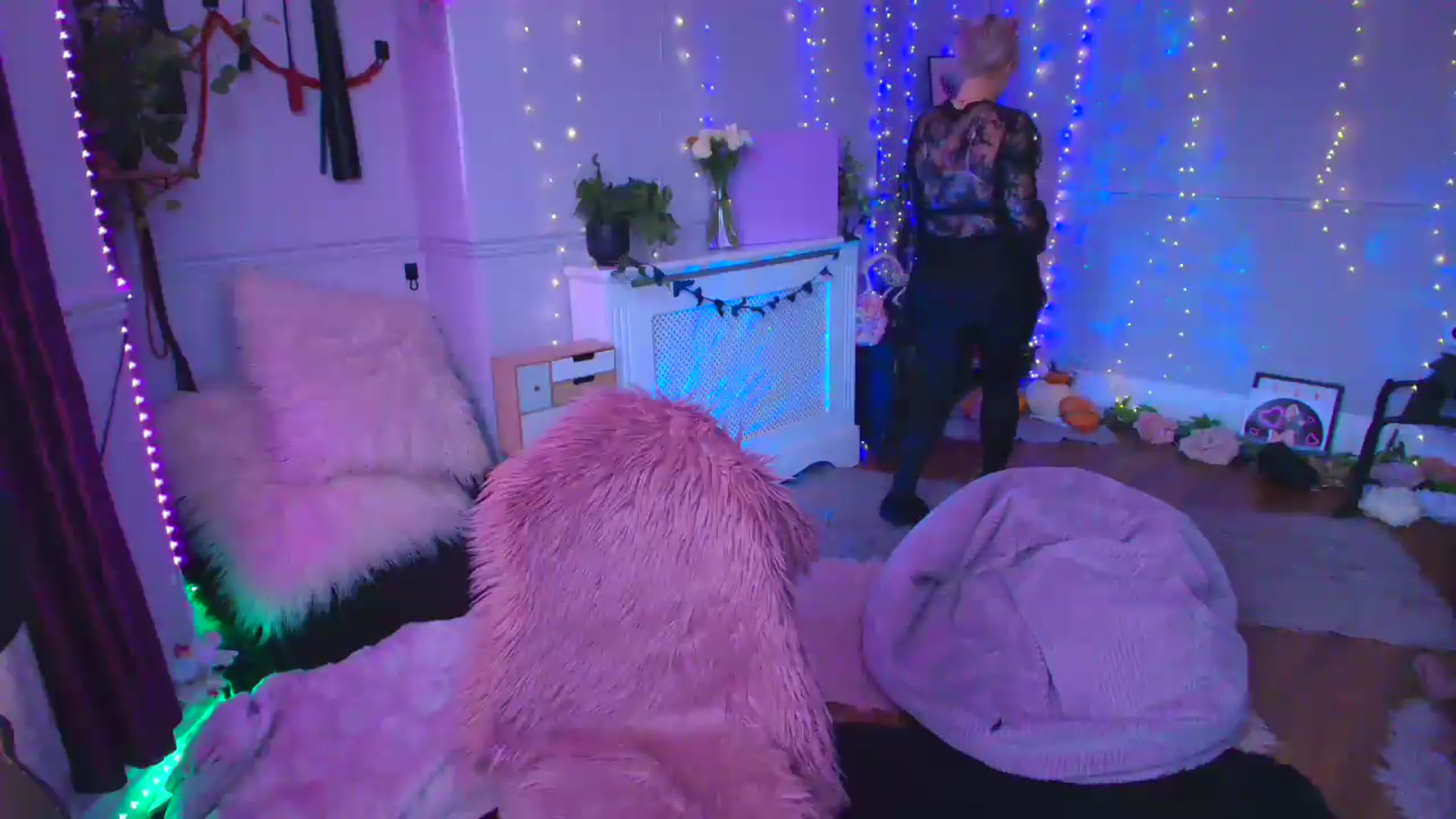 Gallery image thumbnail from LunaWolfie's myfreecams stream on, 04/14/2026, 15:23 image 3 of 20