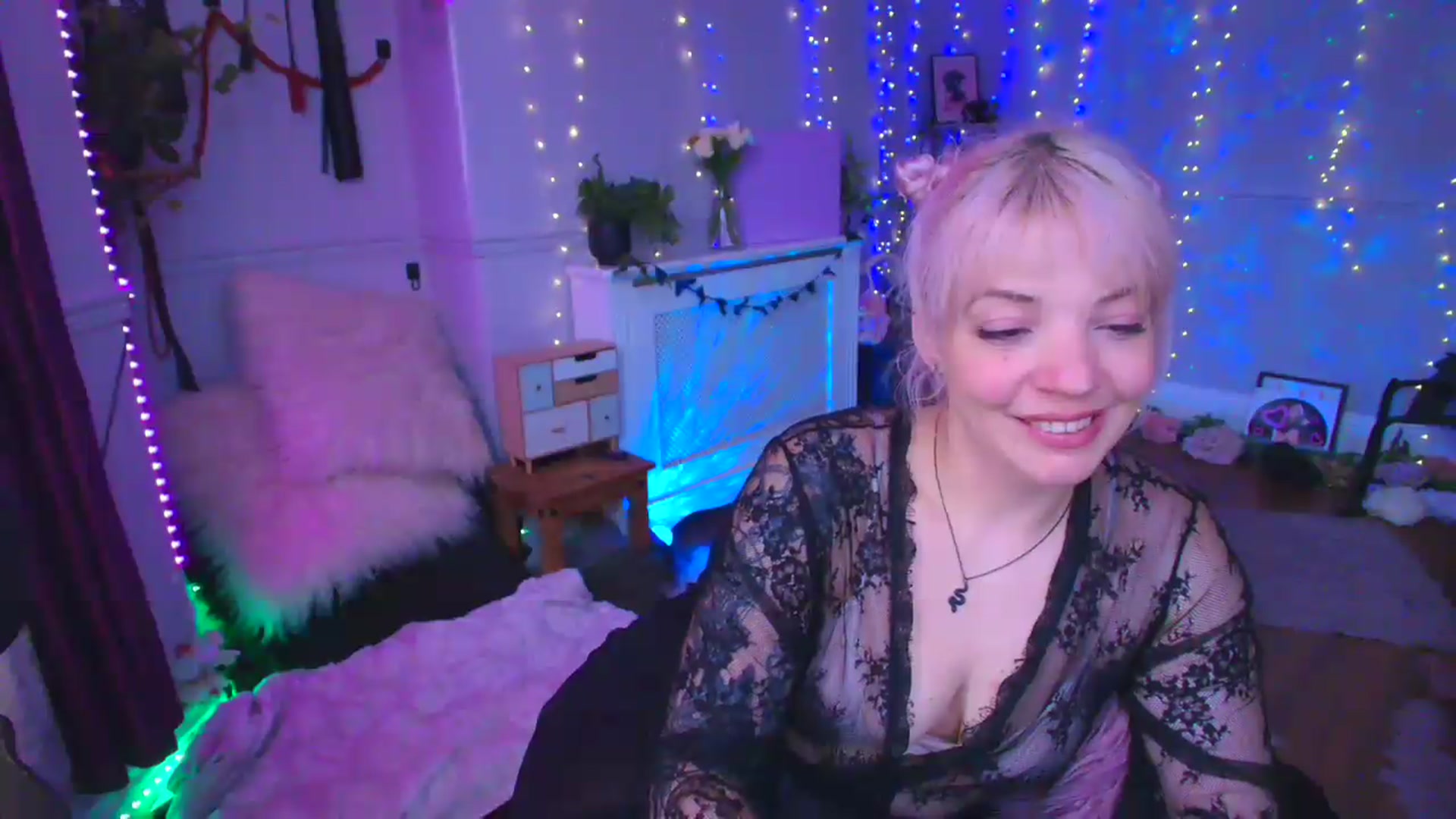 Gallery image thumbnail from LunaWolfie's myfreecams stream on, 04/14/2026, 15:23 image 5 of 20
