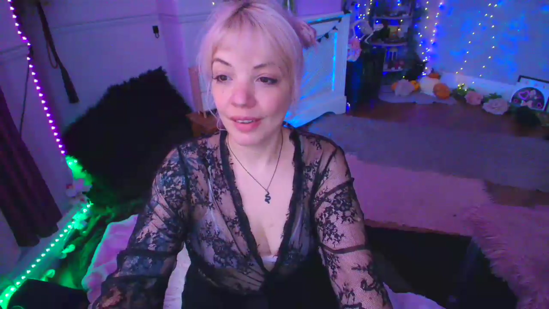 Gallery image thumbnail from LunaWolfie's myfreecams stream on, 04/14/2026, 15:23 image 12 of 20