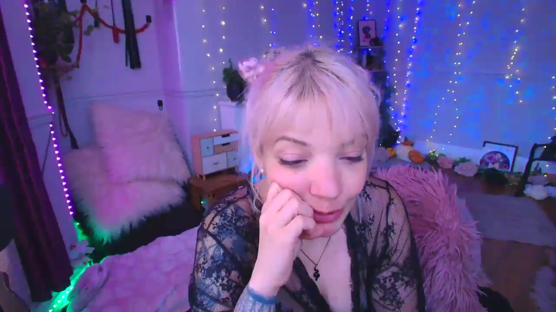 Gallery image thumbnail from LunaWolfie's myfreecams stream on, 04/14/2026, 15:23 image 10 of 20
