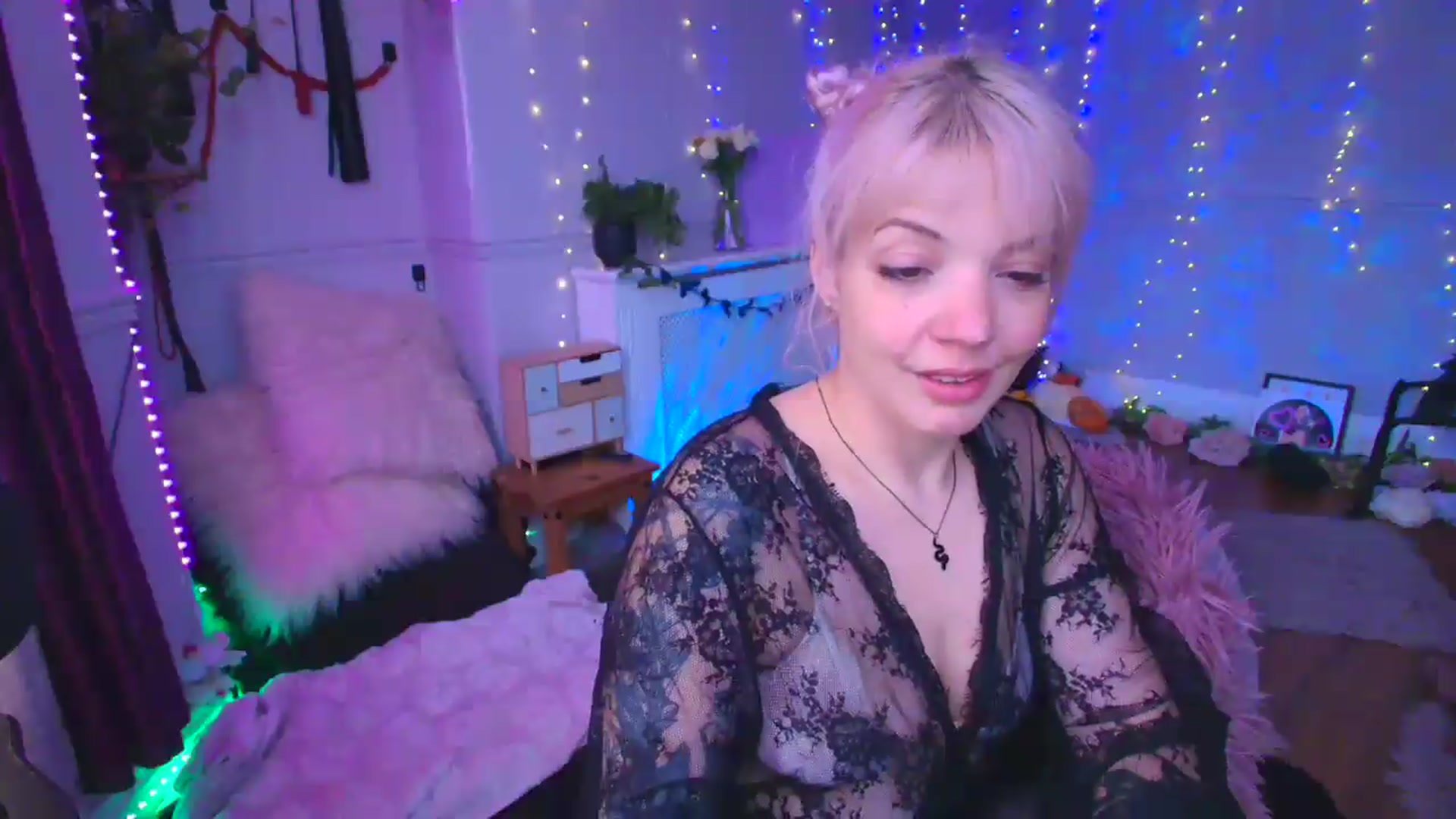 Gallery image thumbnail from LunaWolfie's myfreecams stream on, 04/14/2026, 15:23 image 9 of 20