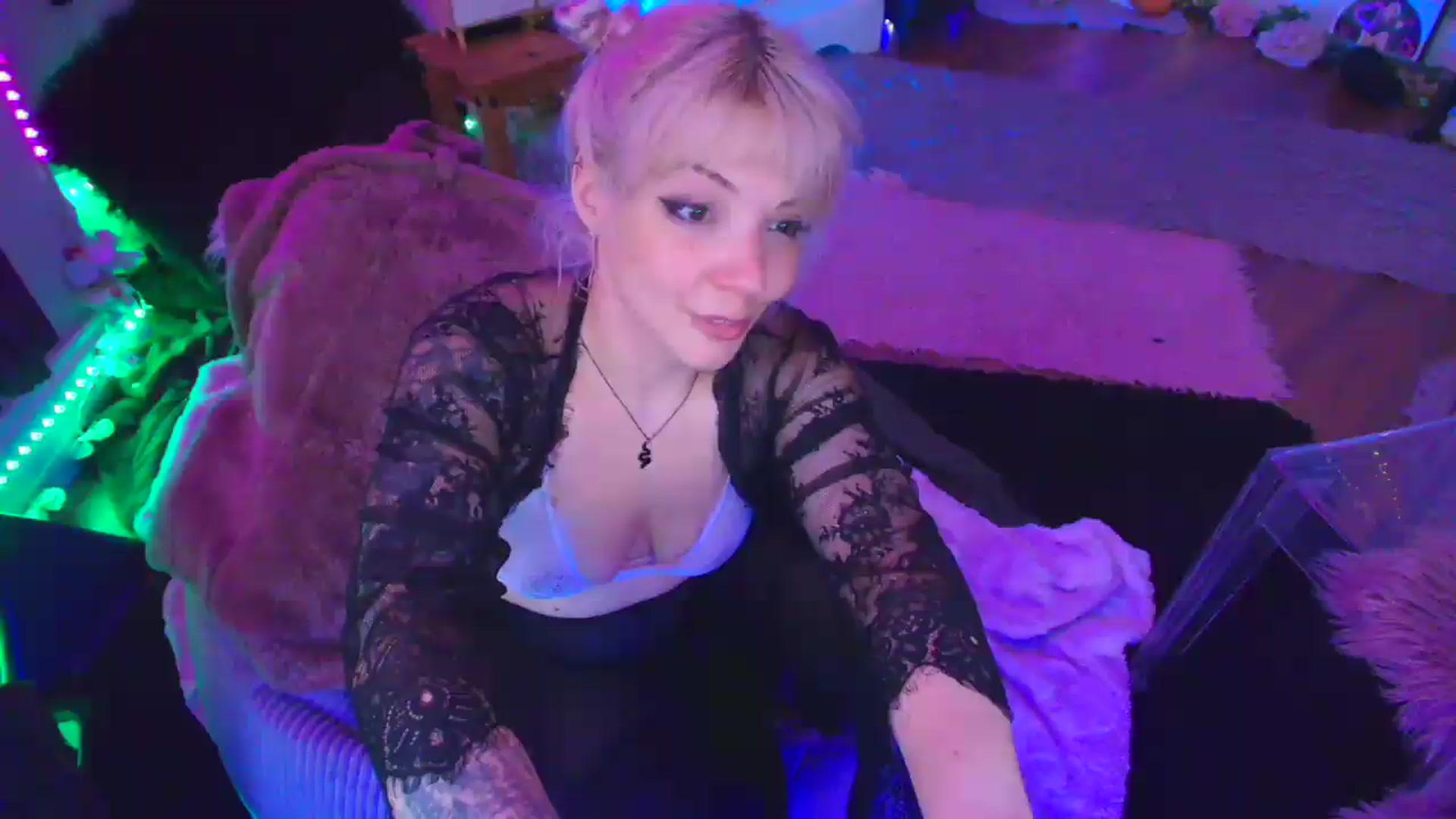 Gallery image thumbnail from LunaWolfie's myfreecams stream on, 04/14/2026, 17:58 image 1 of 20