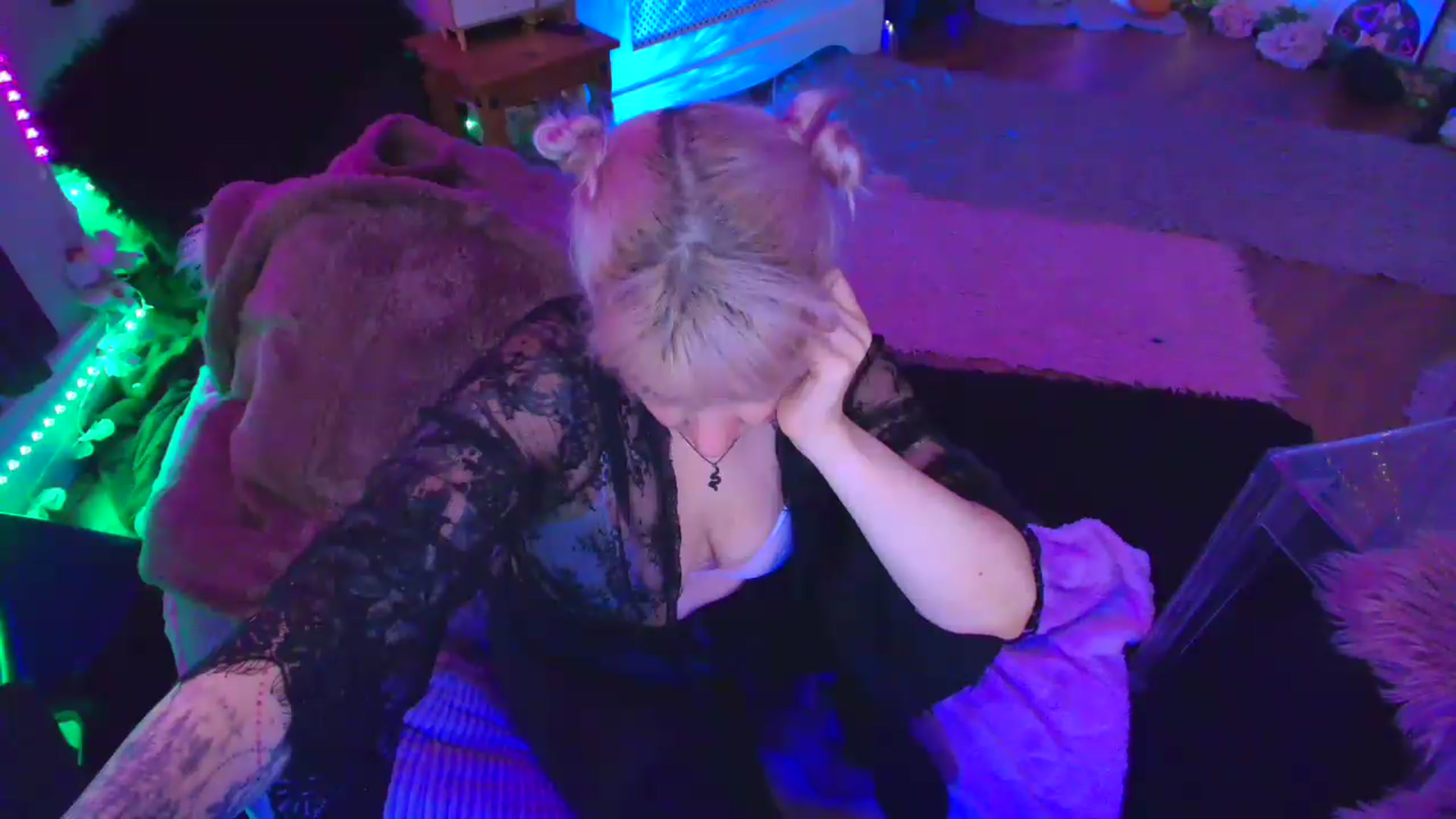 Gallery image thumbnail from LunaWolfie's myfreecams stream on, 04/14/2026, 17:58 image 14 of 20
