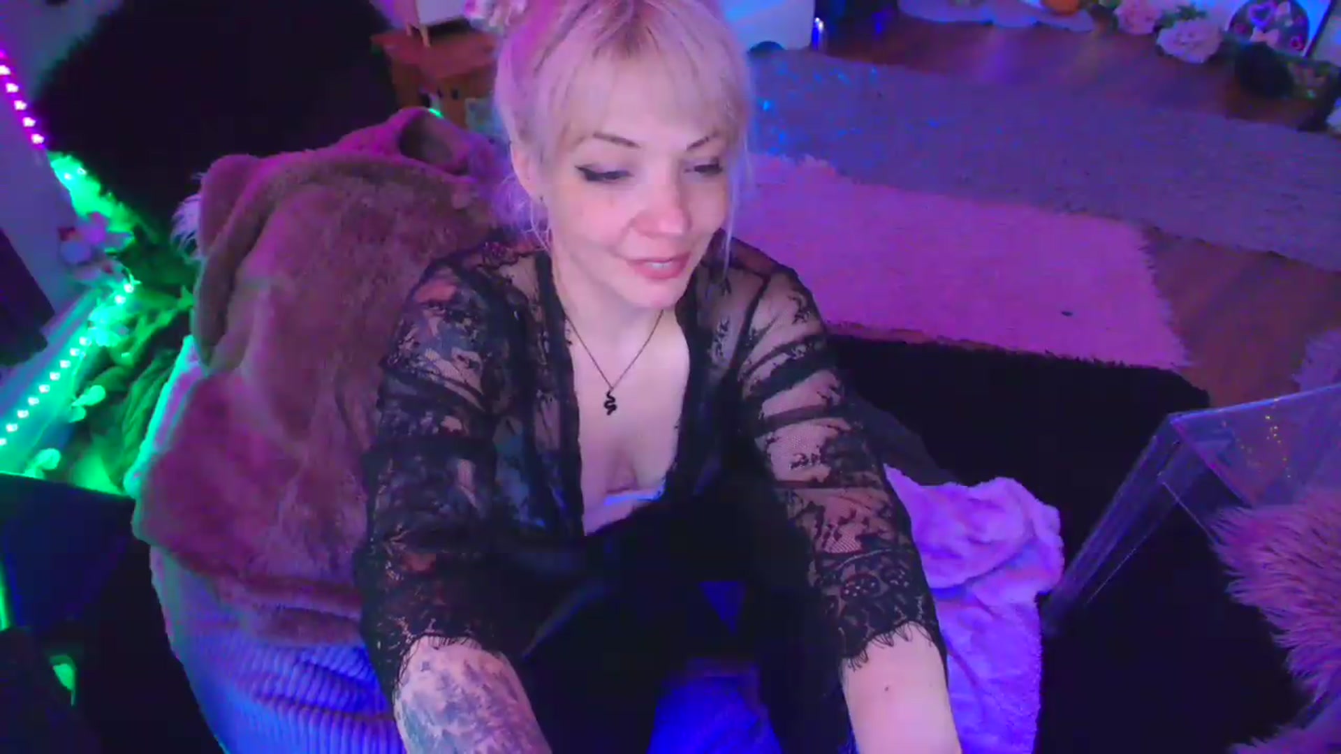 Gallery image thumbnail from LunaWolfie's myfreecams stream on, 04/14/2026, 17:58 image 4 of 20