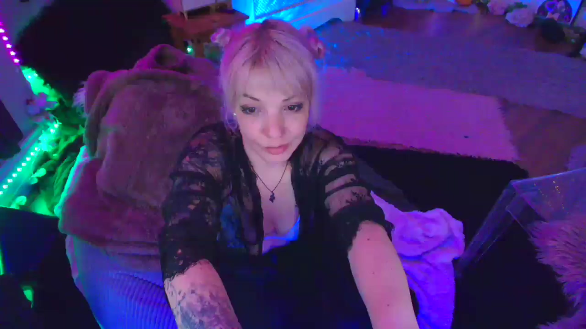 Gallery image thumbnail from LunaWolfie's myfreecams stream on, 04/14/2026, 17:58 image 18 of 20