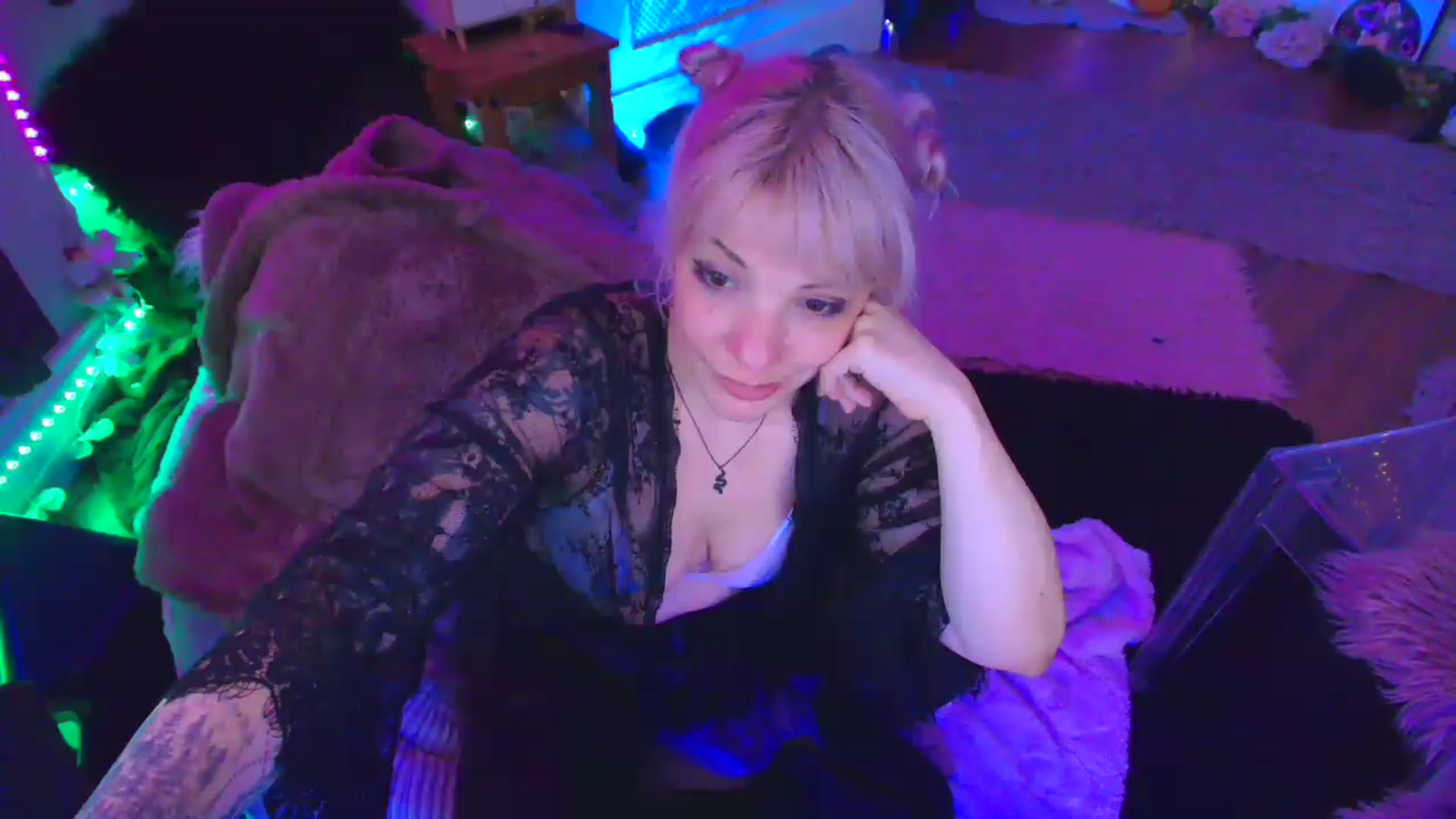 Gallery image thumbnail from LunaWolfie's myfreecams stream on, 04/14/2026, 17:58 image 12 of 20