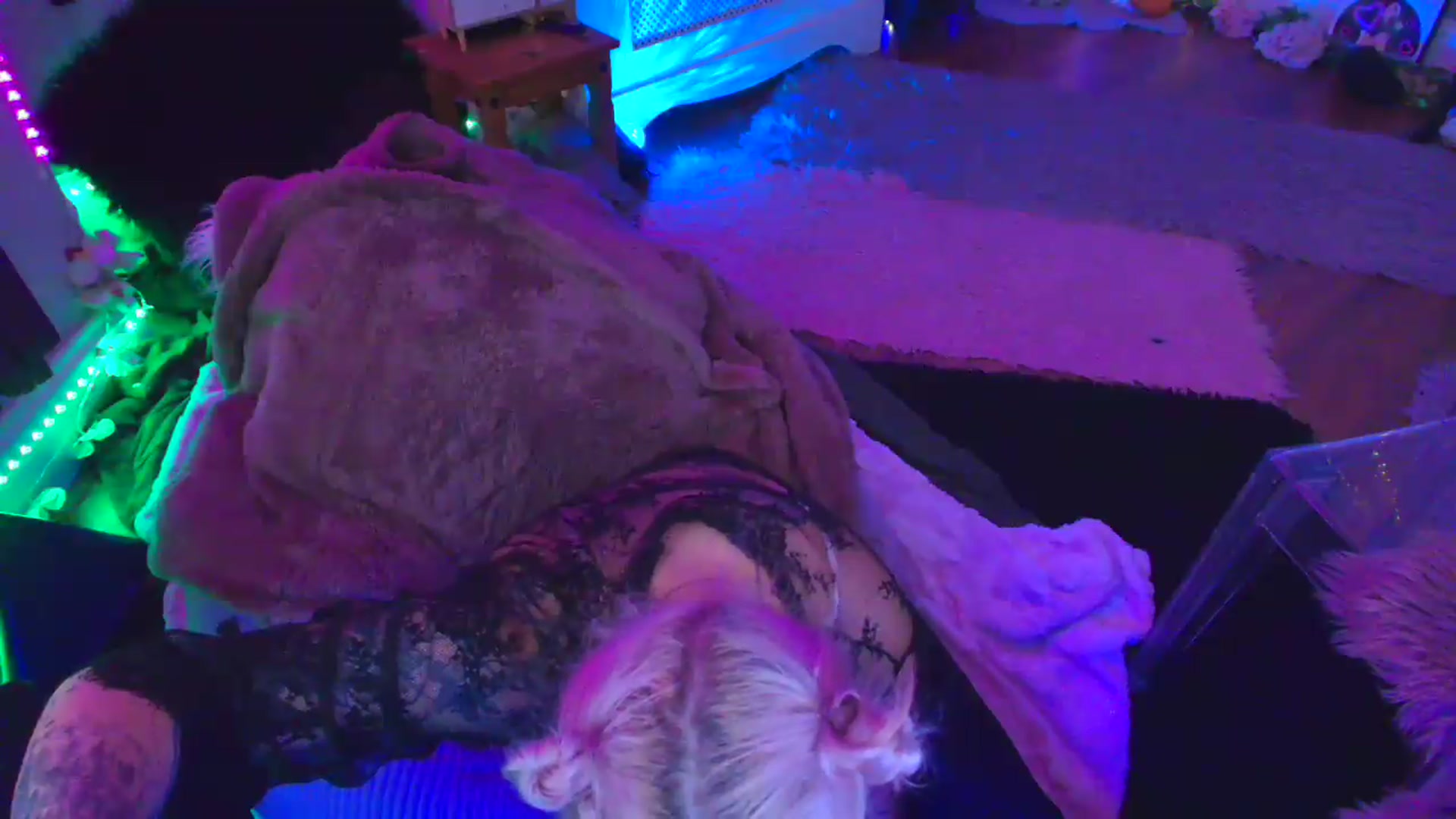 Gallery image thumbnail from LunaWolfie's myfreecams stream on, 04/14/2026, 17:58 image 20 of 20