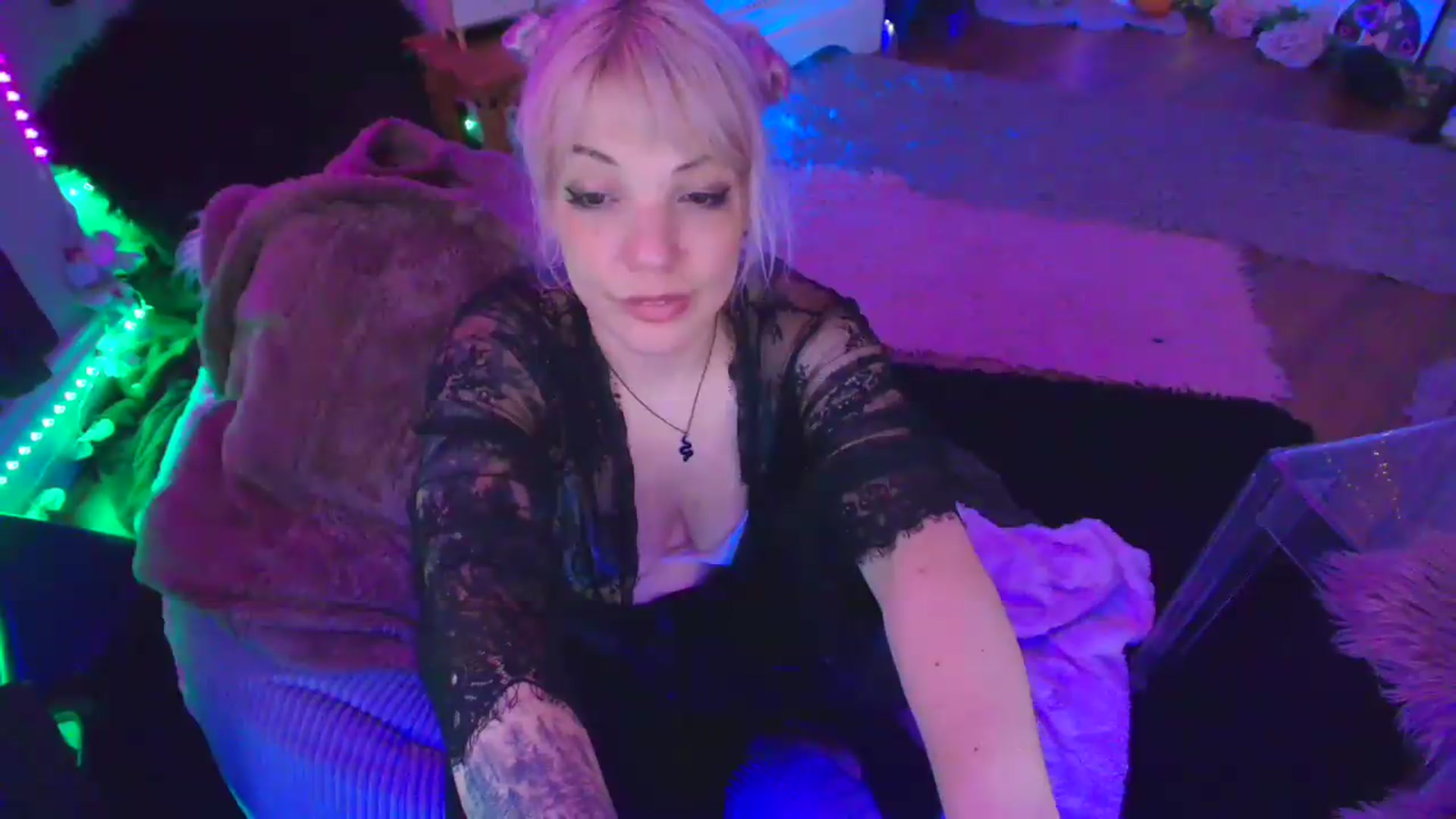 Gallery image thumbnail from LunaWolfie's myfreecams stream on, 04/14/2026, 17:58 image 9 of 20
