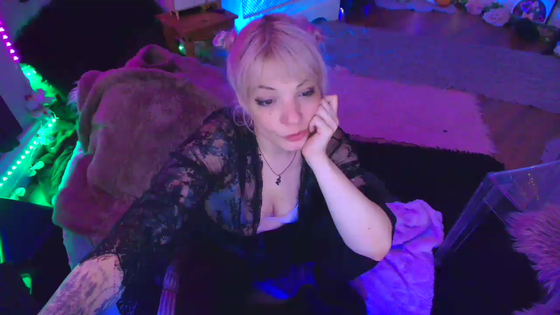 Gallery image thumbnail from LunaWolfie's myfreecams stream on, 04/14/2026, 17:58 image 13 of 20