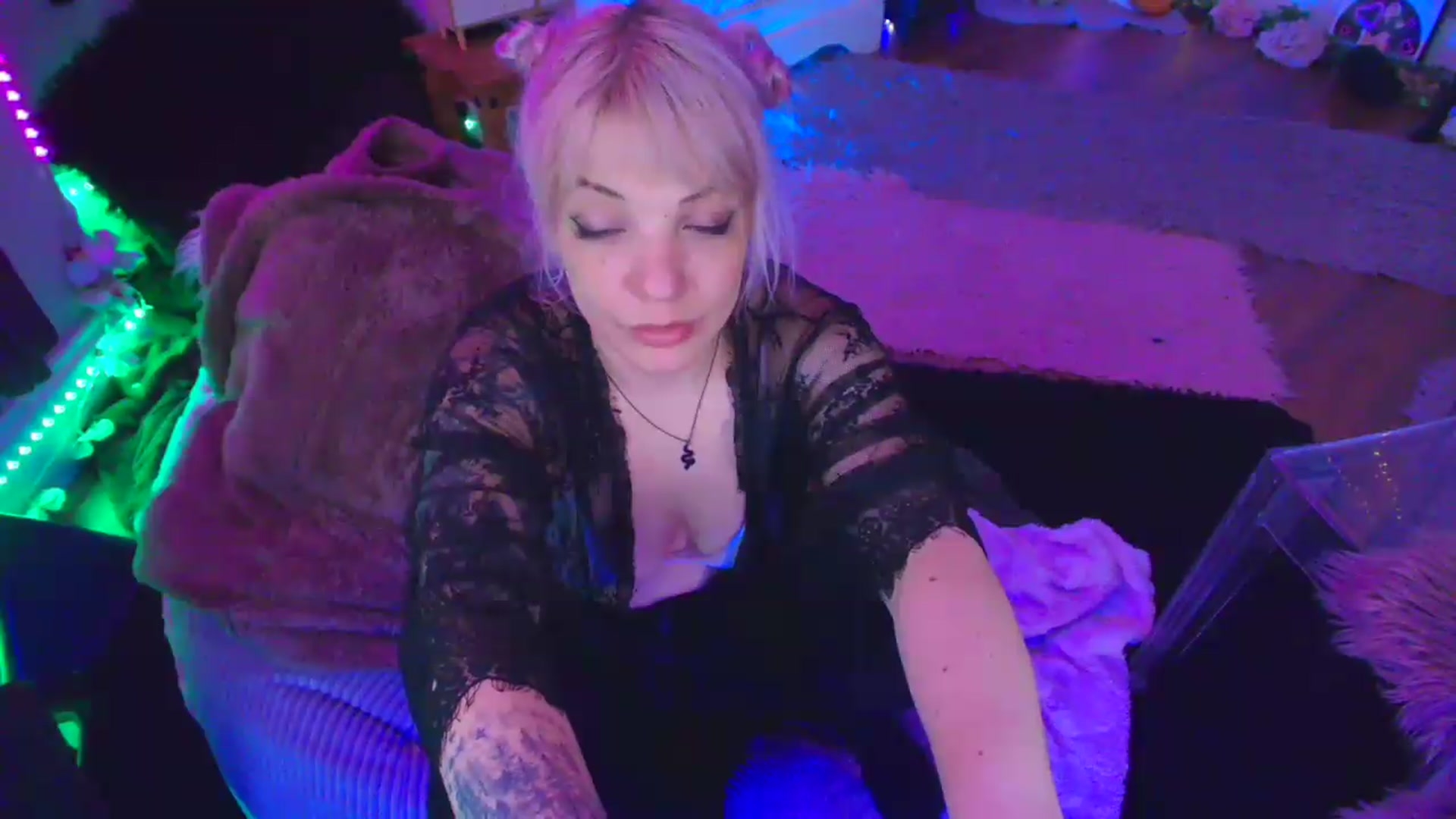 Gallery image thumbnail from LunaWolfie's myfreecams stream on, 04/14/2026, 17:58 image 11 of 20