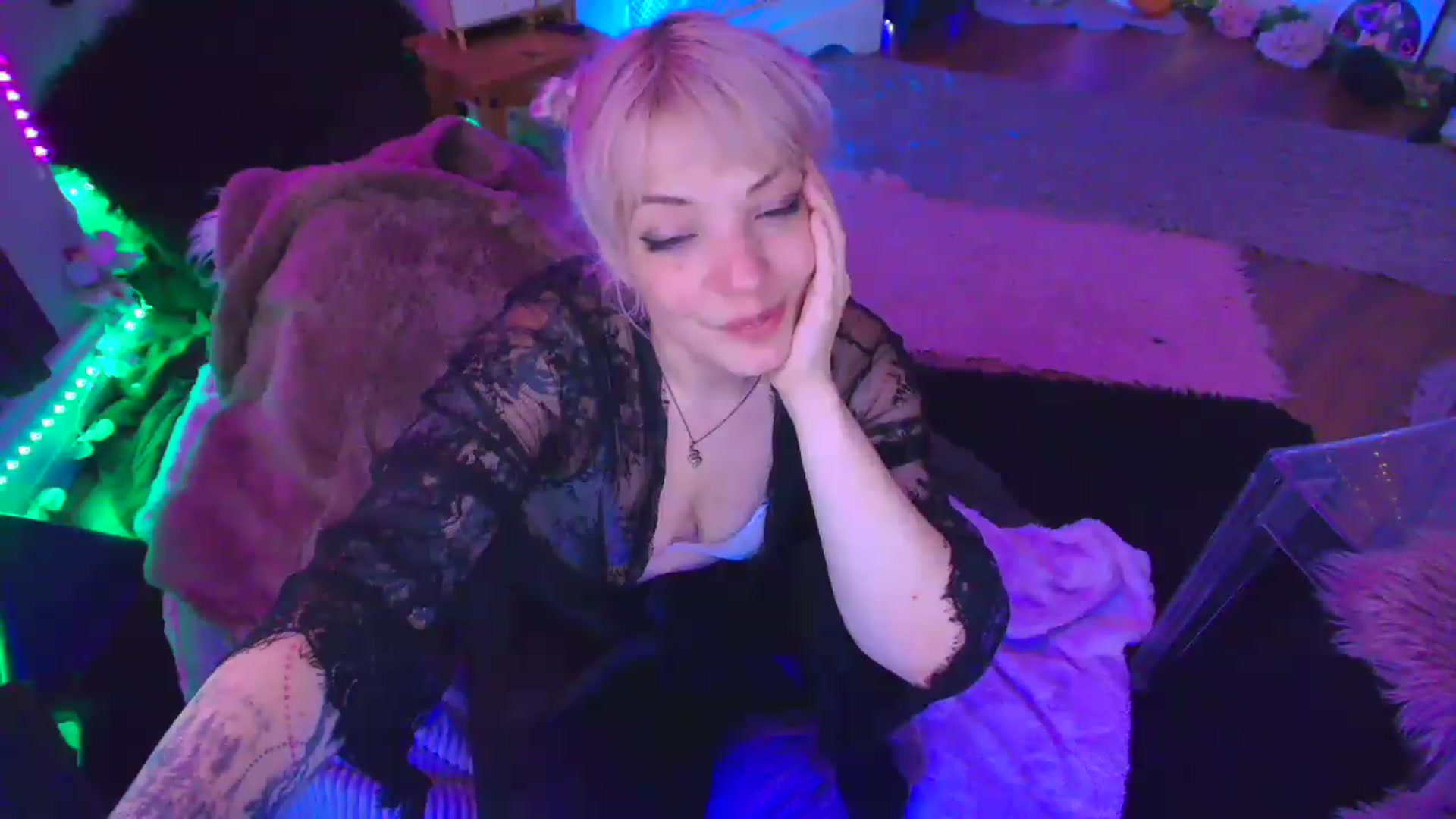 Gallery image thumbnail from LunaWolfie's myfreecams stream on, 04/14/2026, 17:58 image 5 of 20