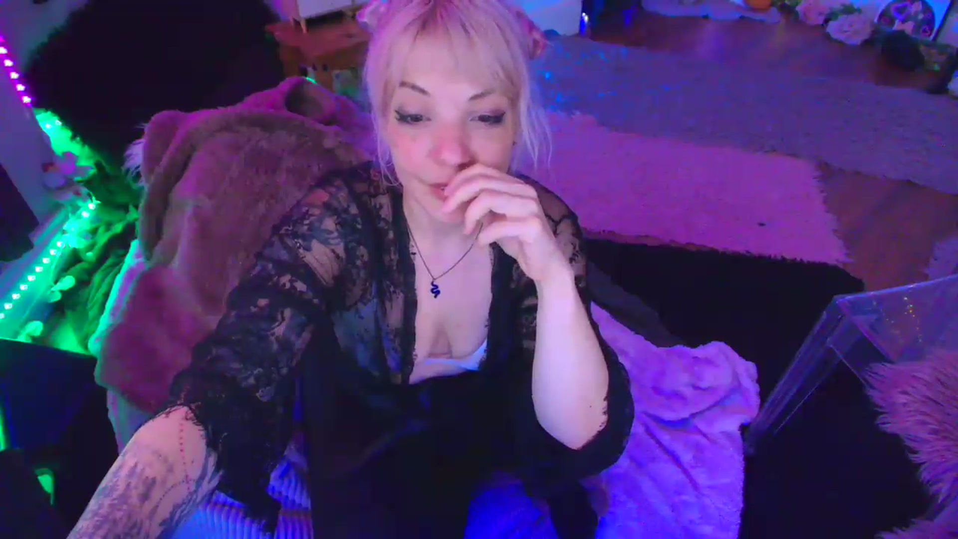 Gallery image thumbnail from LunaWolfie's myfreecams stream on, 04/14/2026, 17:58 image 6 of 20
