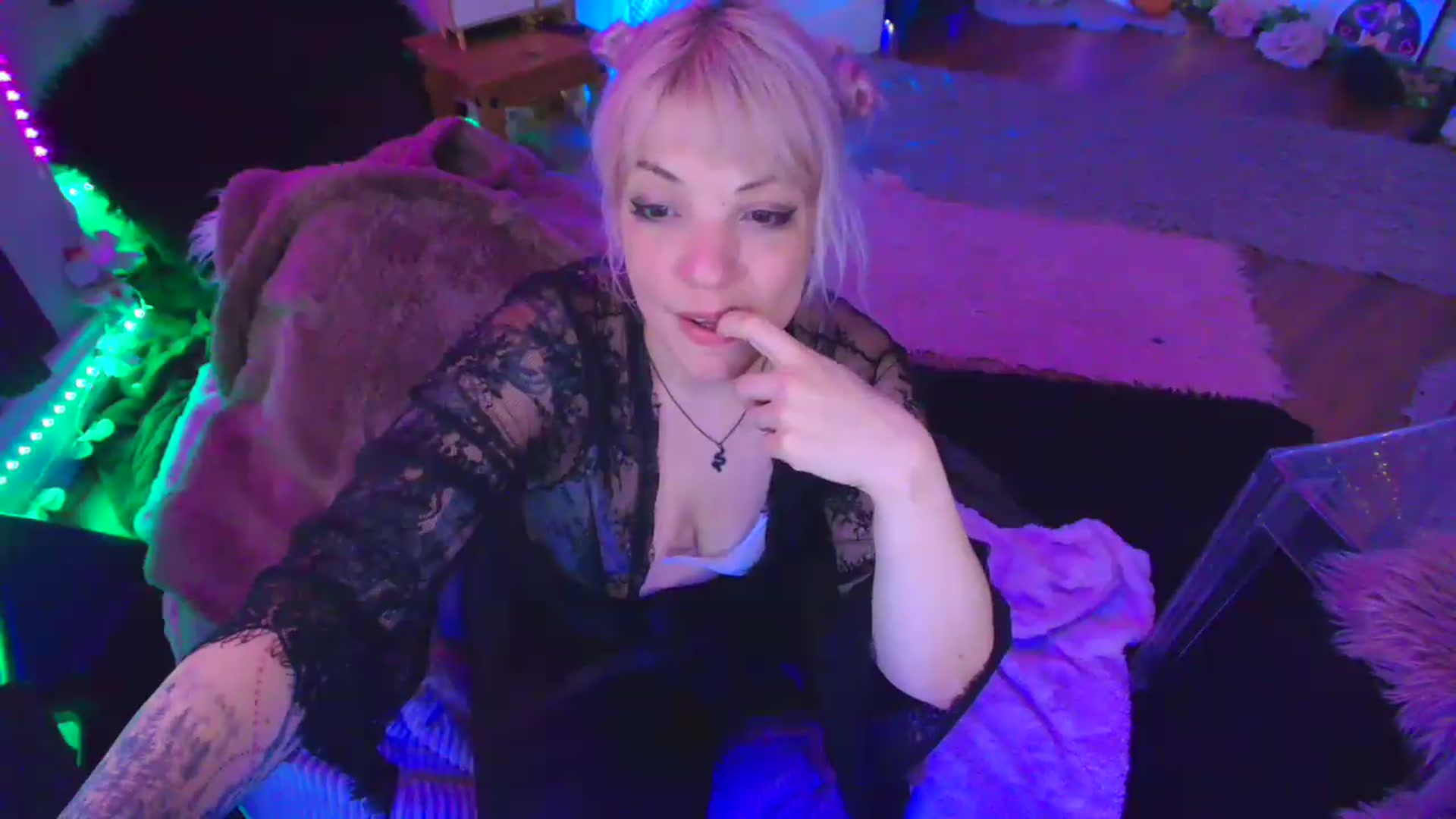 Gallery image thumbnail from LunaWolfie's myfreecams stream on, 04/14/2026, 17:58 image 7 of 20