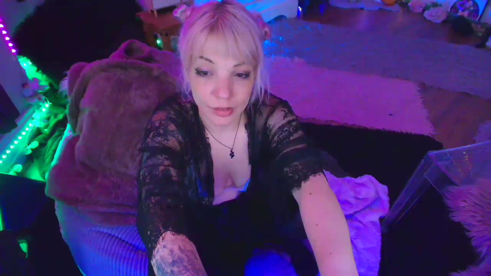 Gallery image thumbnail from LunaWolfie's myfreecams stream on, 04/14/2026, 17:58 image 10 of 20