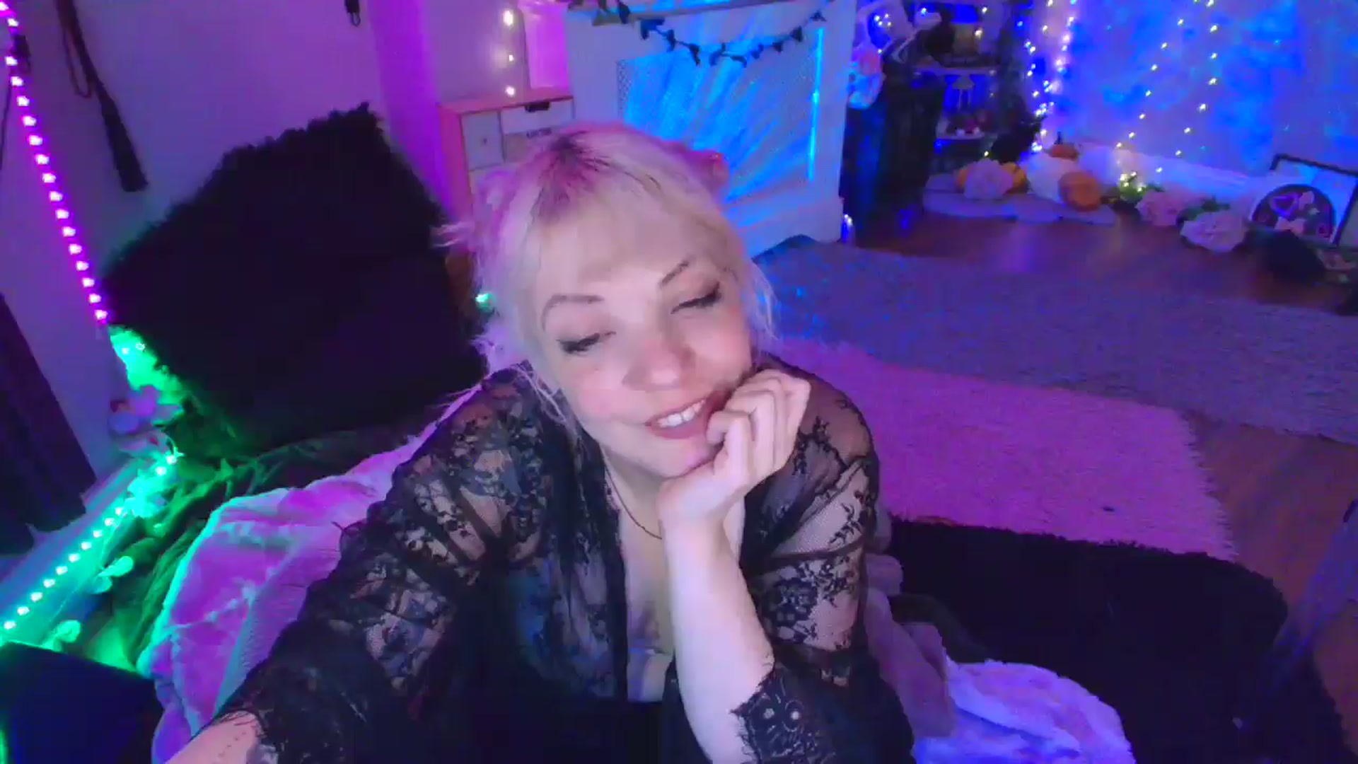 Gallery image thumbnail from LunaWolfie's myfreecams stream on, 04/14/2026, 20:45 image 7 of 20