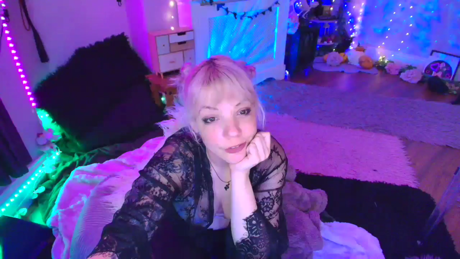 Gallery image thumbnail from LunaWolfie's myfreecams stream on, 04/14/2026, 20:45 image 11 of 20