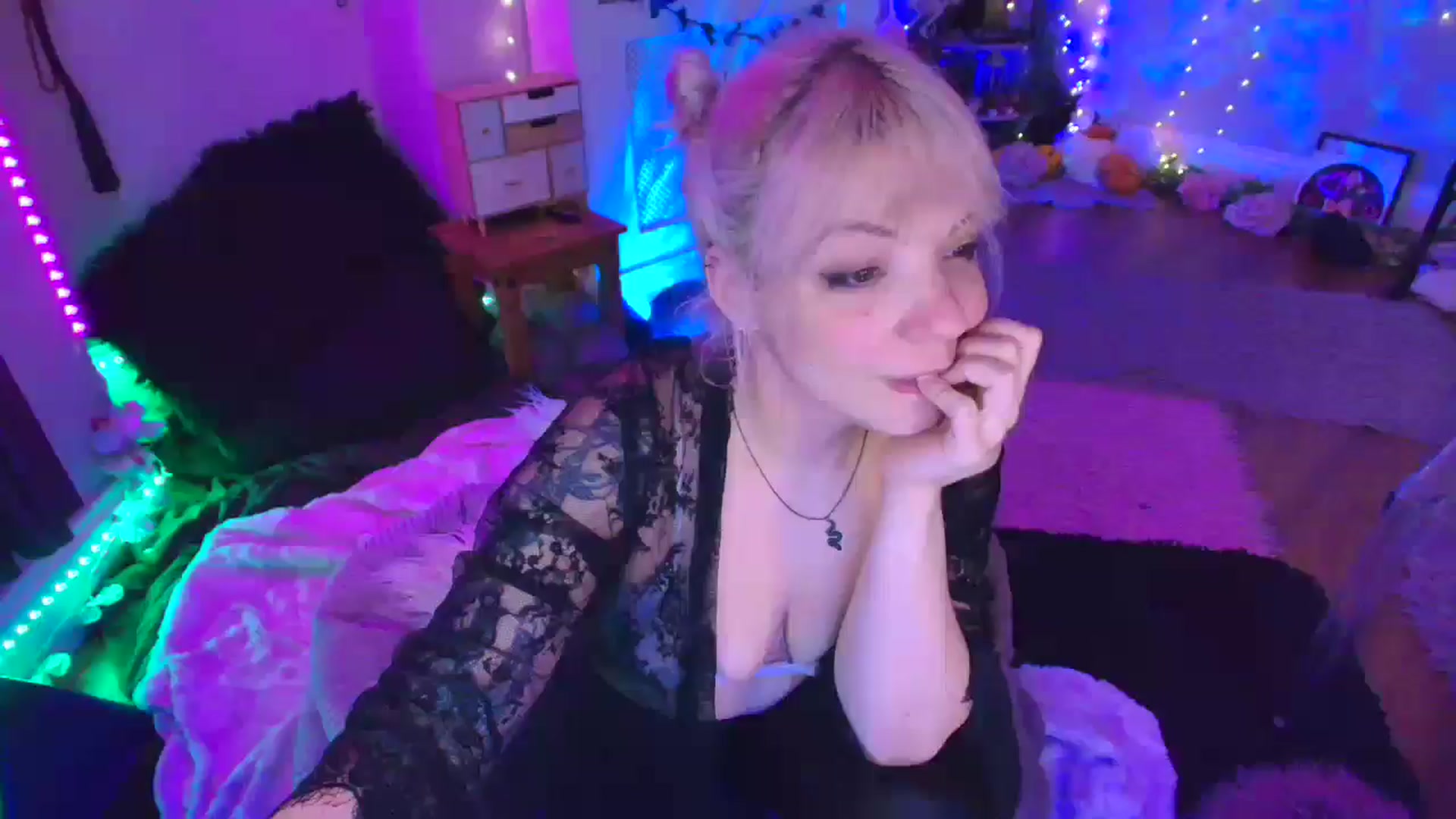 Gallery image thumbnail from LunaWolfie's myfreecams stream on, 04/14/2026, 20:45 image 14 of 20