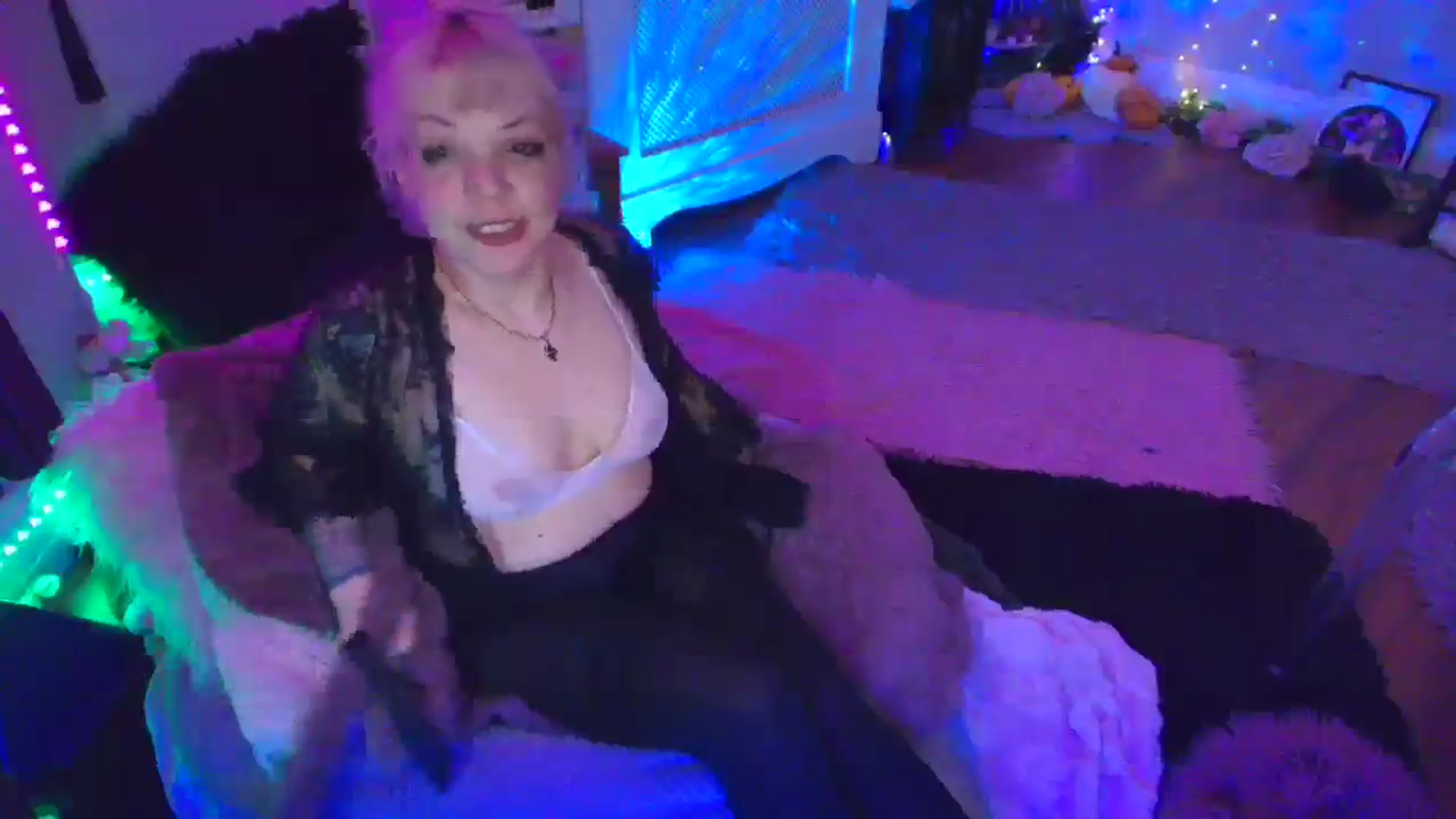 Gallery image thumbnail from LunaWolfie's myfreecams stream on, 04/14/2026, 20:45 image 6 of 20
