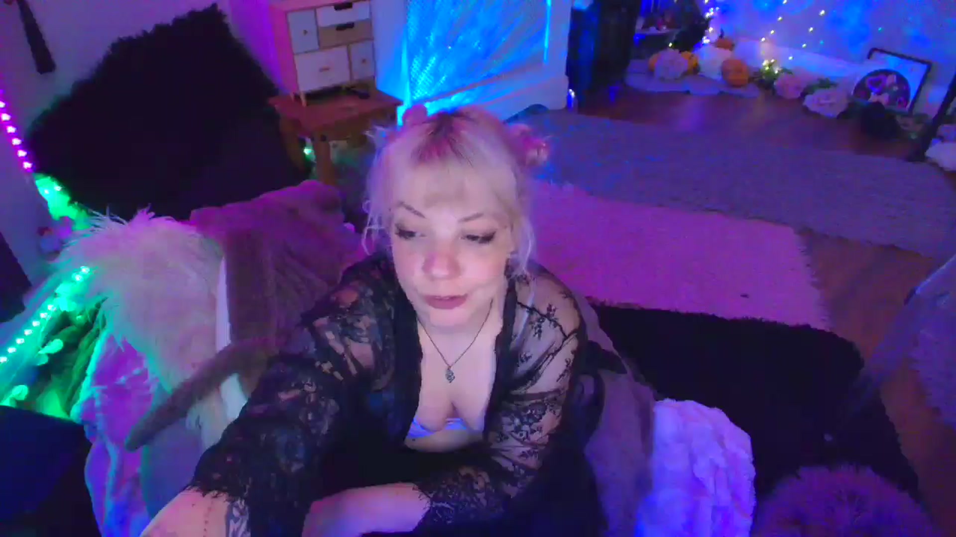 Gallery image thumbnail from LunaWolfie's myfreecams stream on, 04/14/2026, 20:45 image 2 of 20
