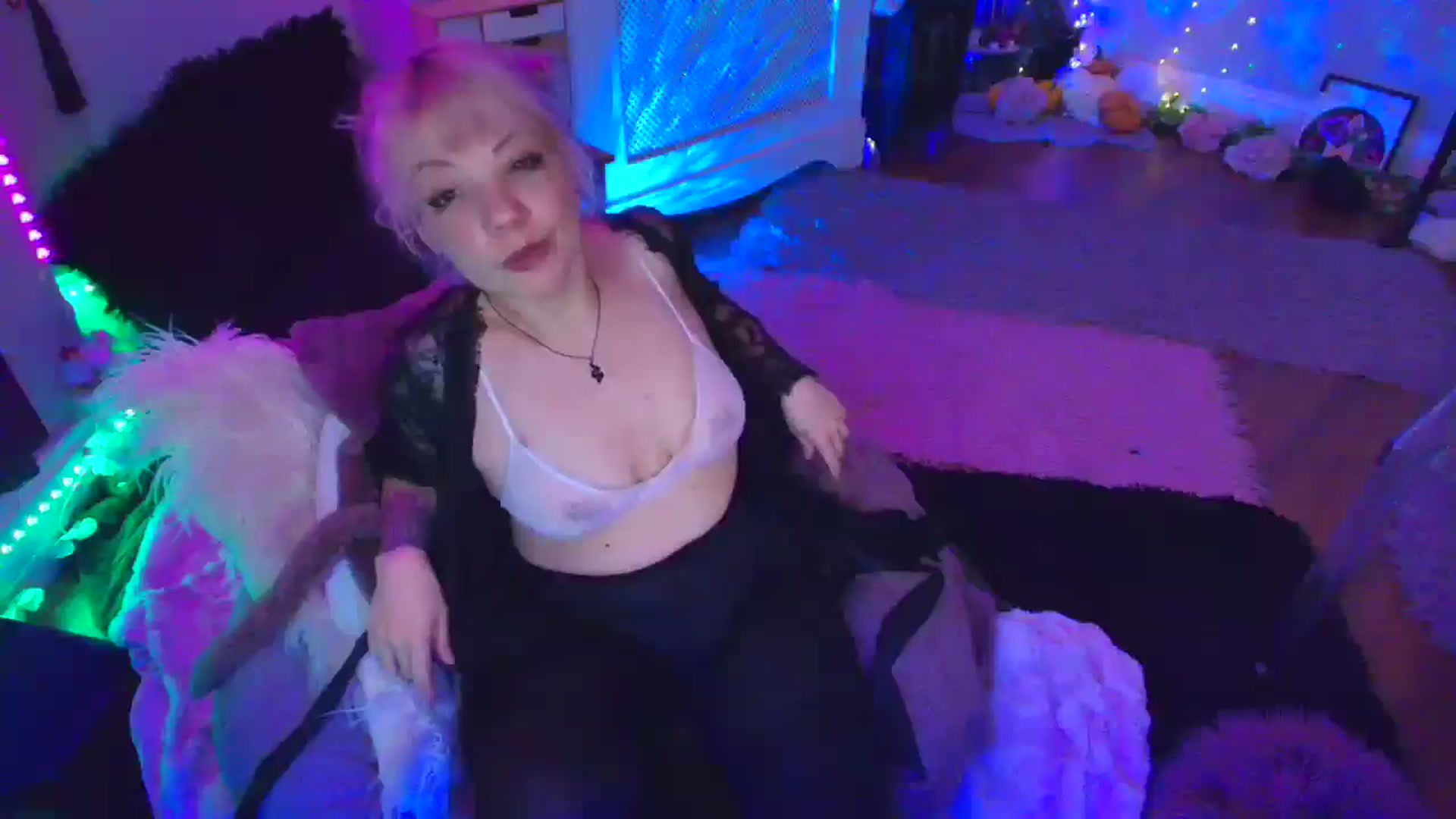 Gallery image thumbnail from LunaWolfie's myfreecams stream on, 04/14/2026, 20:45 image 1 of 20