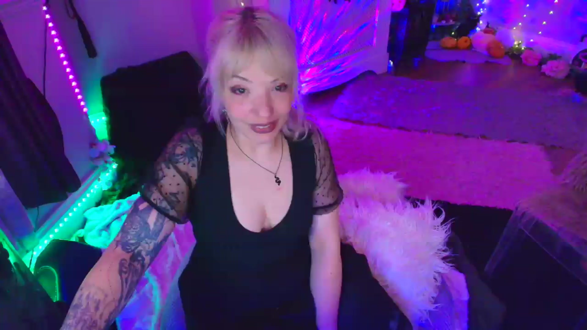 Gallery image thumbnail from LunaWolfie's myfreecams stream on, 04/22/2026, 23:07 image 1 of 20