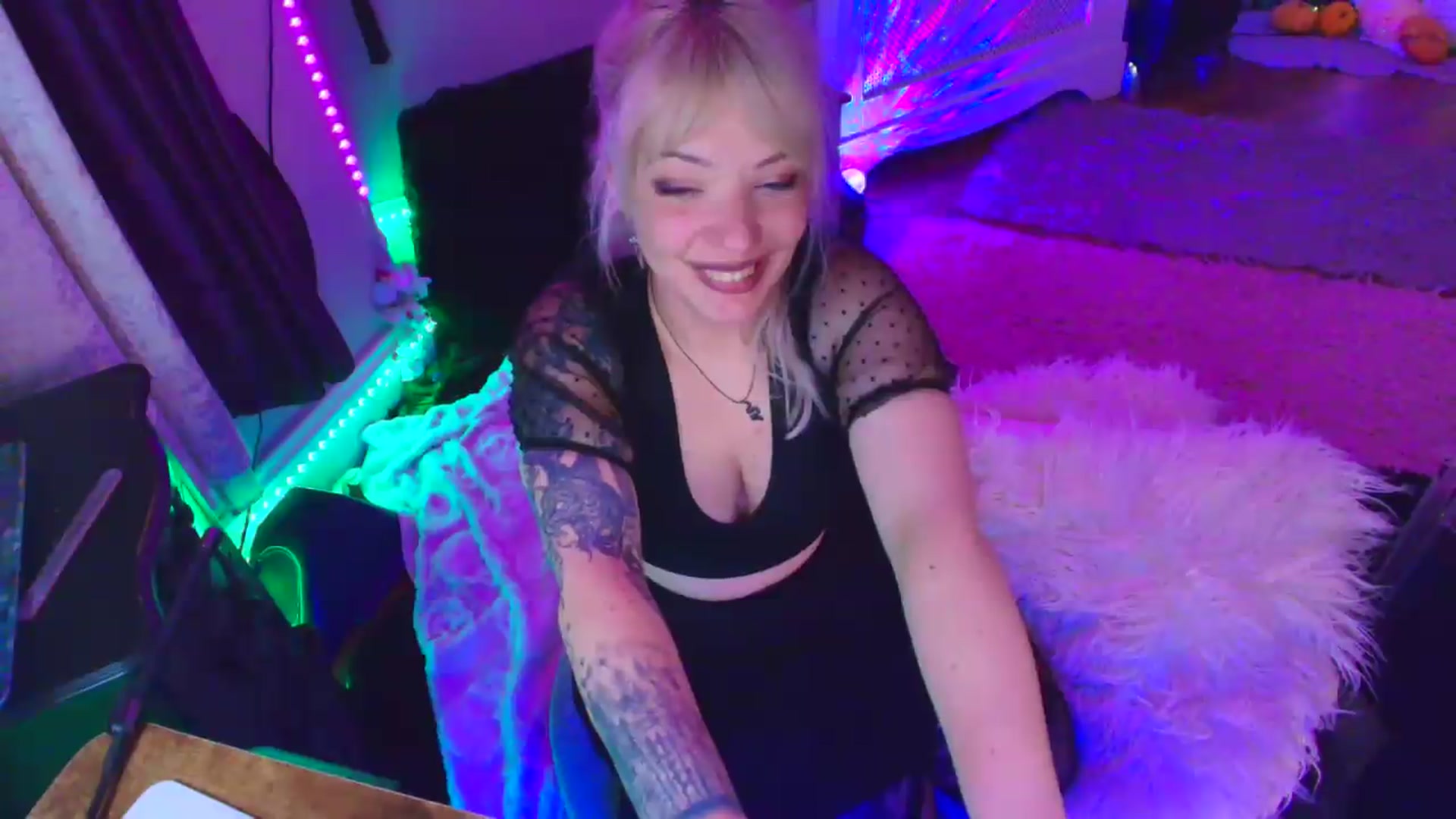 Gallery image thumbnail from LunaWolfie's myfreecams stream on, 04/22/2026, 23:07 image 6 of 20