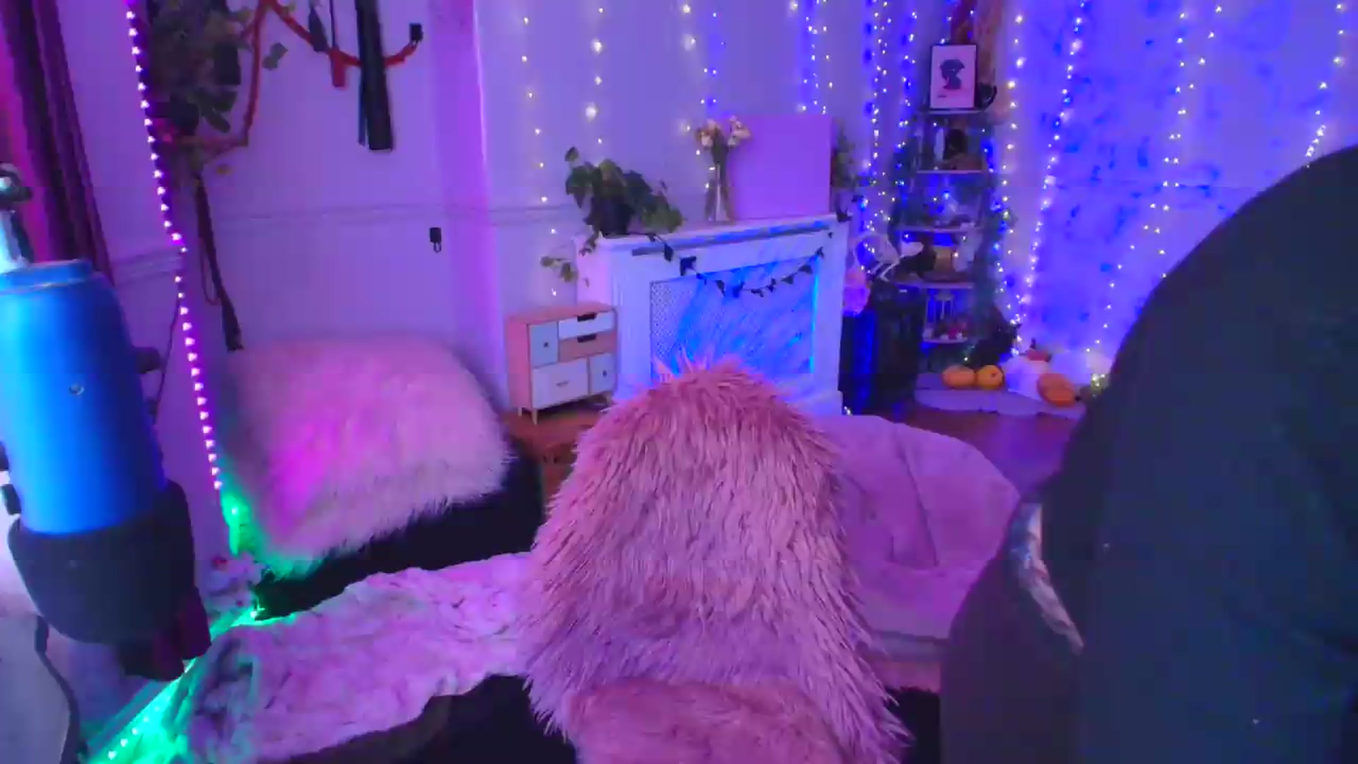 Gallery image thumbnail from LunaWolfie's myfreecams stream on, 04/23/2026, 16:43 image 1 of 20