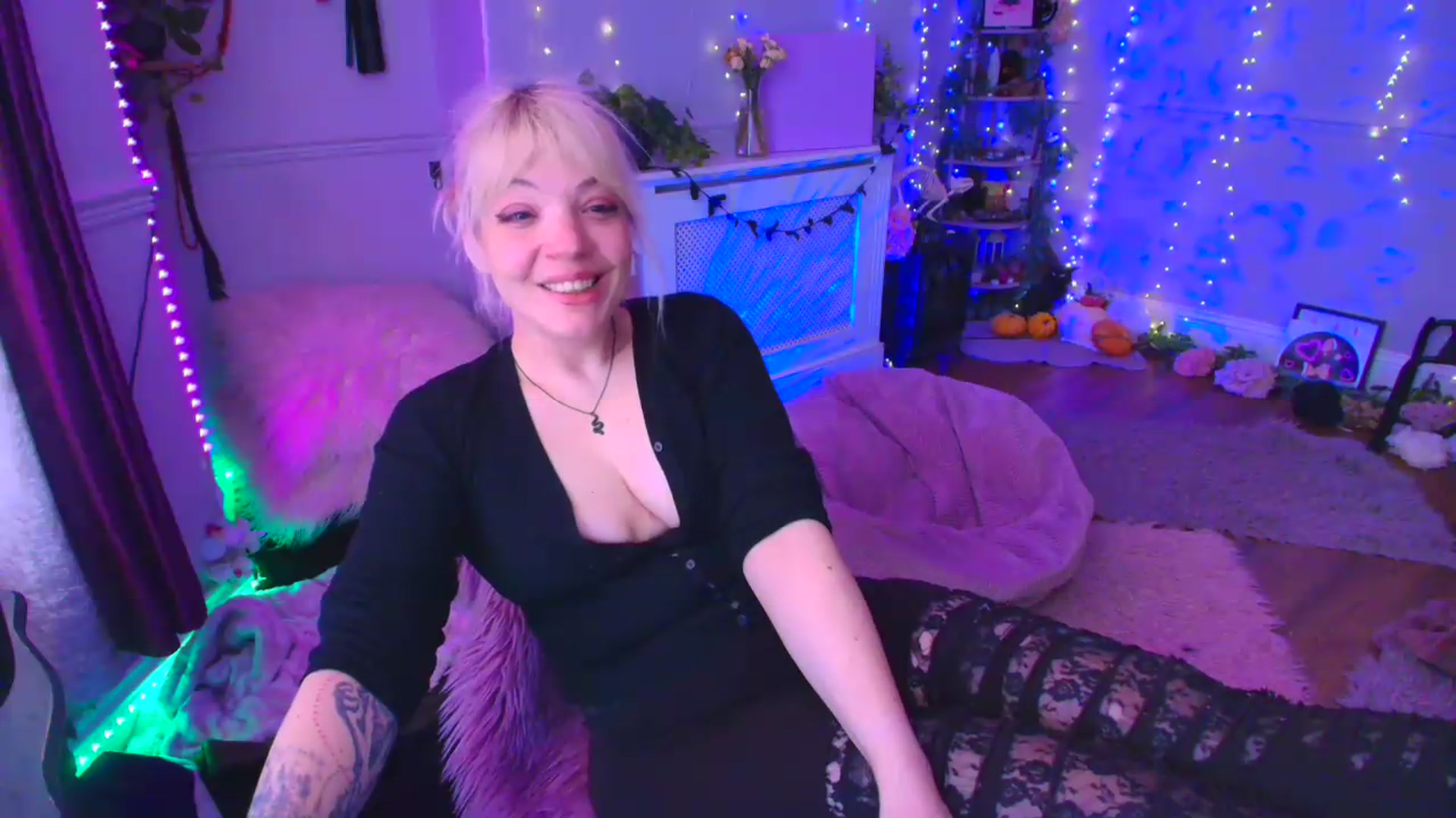 Gallery image thumbnail from LunaWolfie's myfreecams stream on, 04/23/2026, 16:43 image 18 of 20
